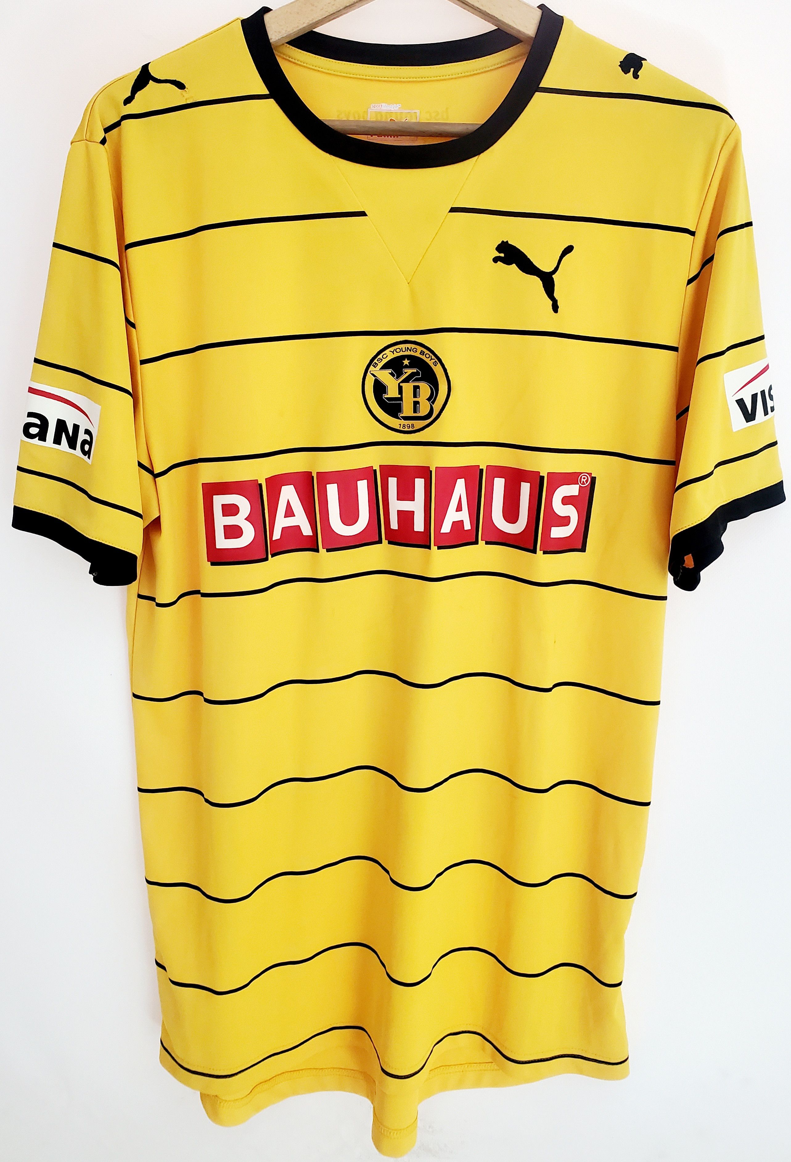 Puma YOUNG BOYS 2011 2012 HOME SOCCER JERSEY PUMA L Size US L / EU 52-54 / 3 - 1 Thumbnail