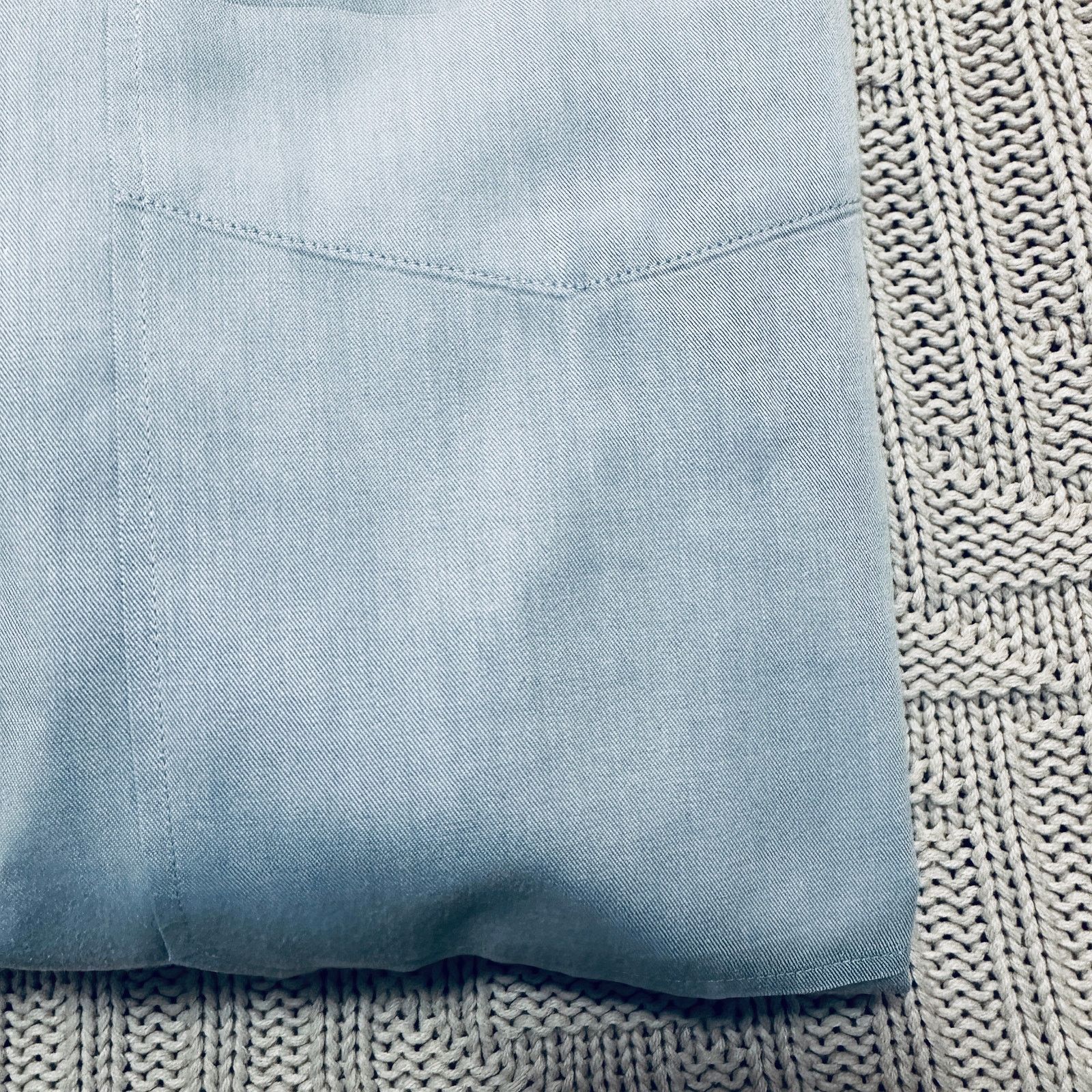 Hugo Boss Hugo Boss solid blue button down Size US L / EU 52-54 / 3 - 4 Thumbnail