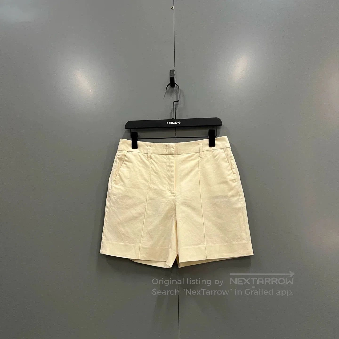 DOROTHEE SCHUMACHER DOROTHEE SCHUMACHER Beige Shorts. Size 25" / US 0 / IT 36 - 1 Thumbnail