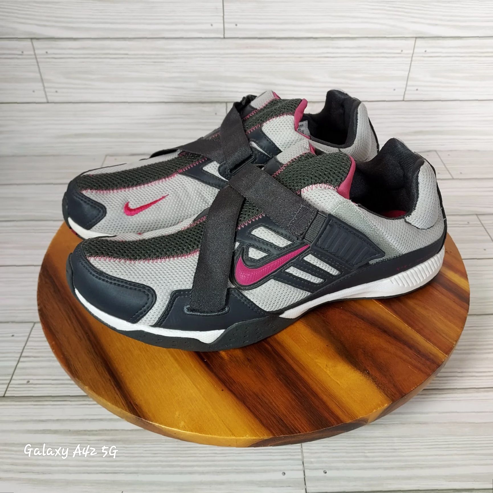 Nike Nike Womens Air Training 313620-061 Gray Pink Sneaker Shoes Low Top Size 8 Womens Sneaker Gray Pink Nike Air Training Low Top Size 8 Size M / US 6-8 / IT 42-44 - 3 Thumbnail