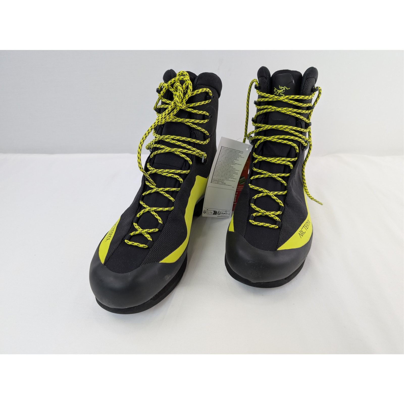 Arc'teryx o1rshd1 Acrux LT GTX mountaineering boots in black/yellow Size US 13 / EU 46 - 8 Thumbnail