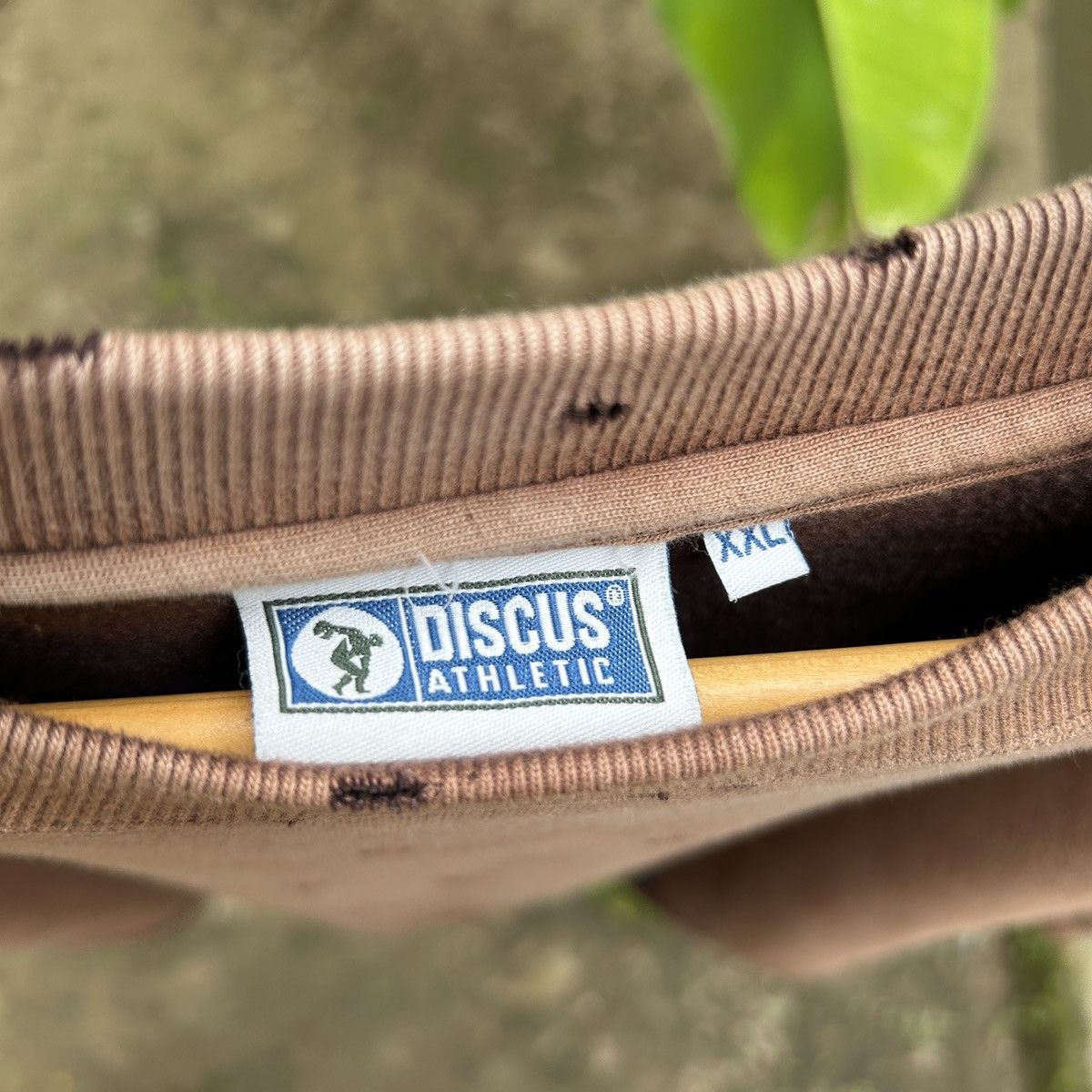 Russell Athletic × Vintage Vintage Thrashed Sun Faded Discus Athletic Brown 🍫 Size US L / EU 52-54 / 3 - 15 Thumbnail