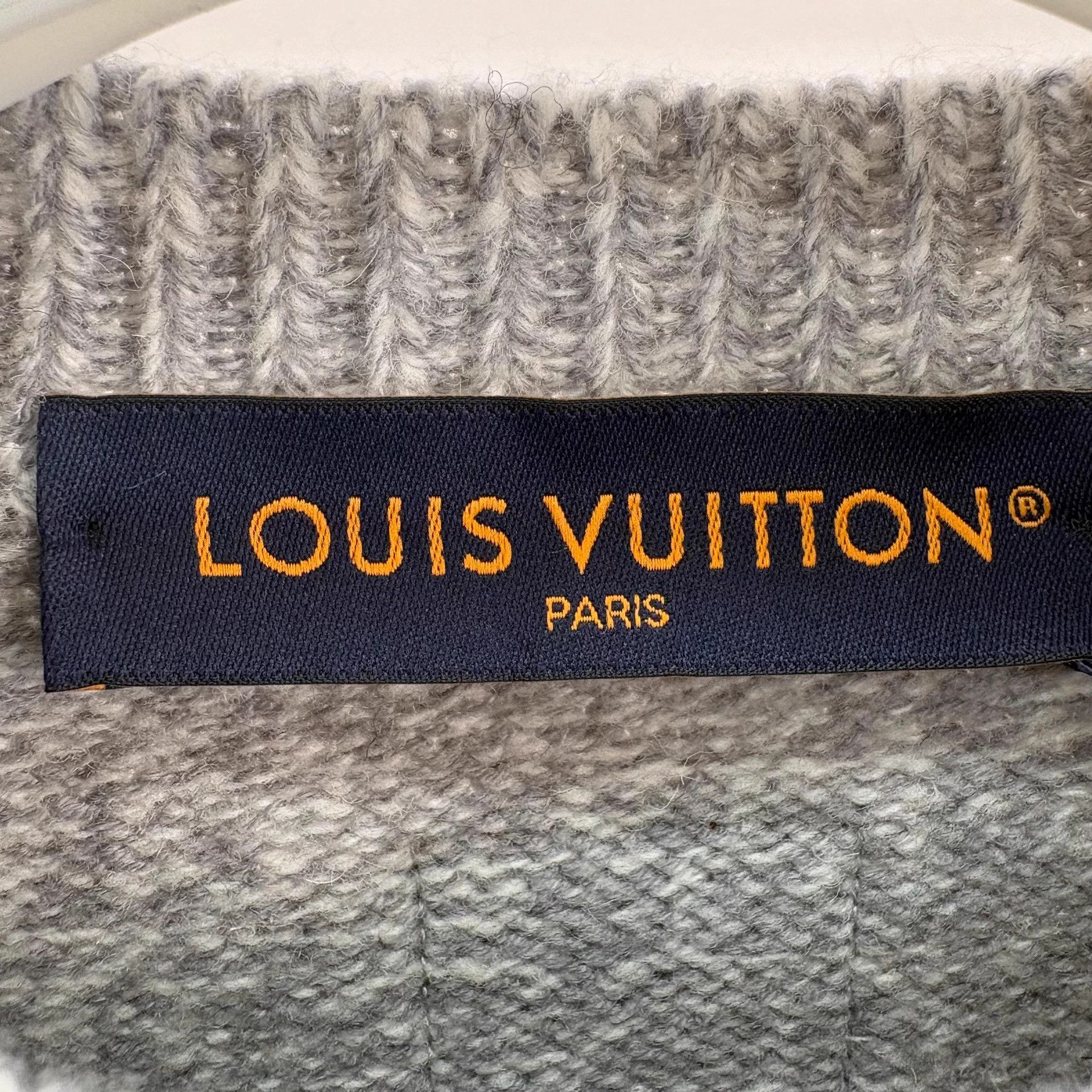 Louis Vuitton LV new gray fox embroidered knit sweater L Size US L / EU 52-54 / 3 - 7 Thumbnail