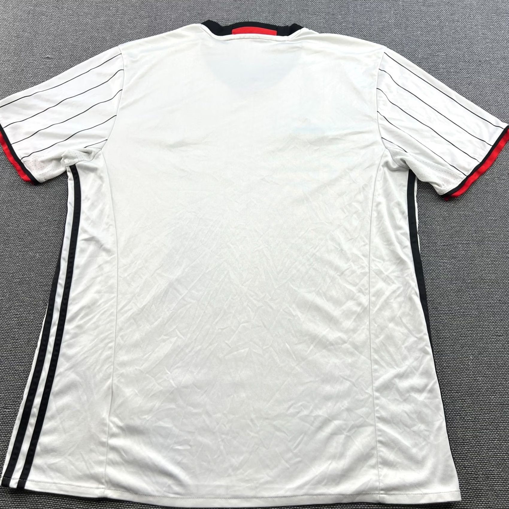 Adidas Besiktas 2016 2017 Home Jersey Football Mens Large Adidas Shirt Jersey Mens L White Football Size US L / EU 52-54 / 3 - 3 Thumbnail