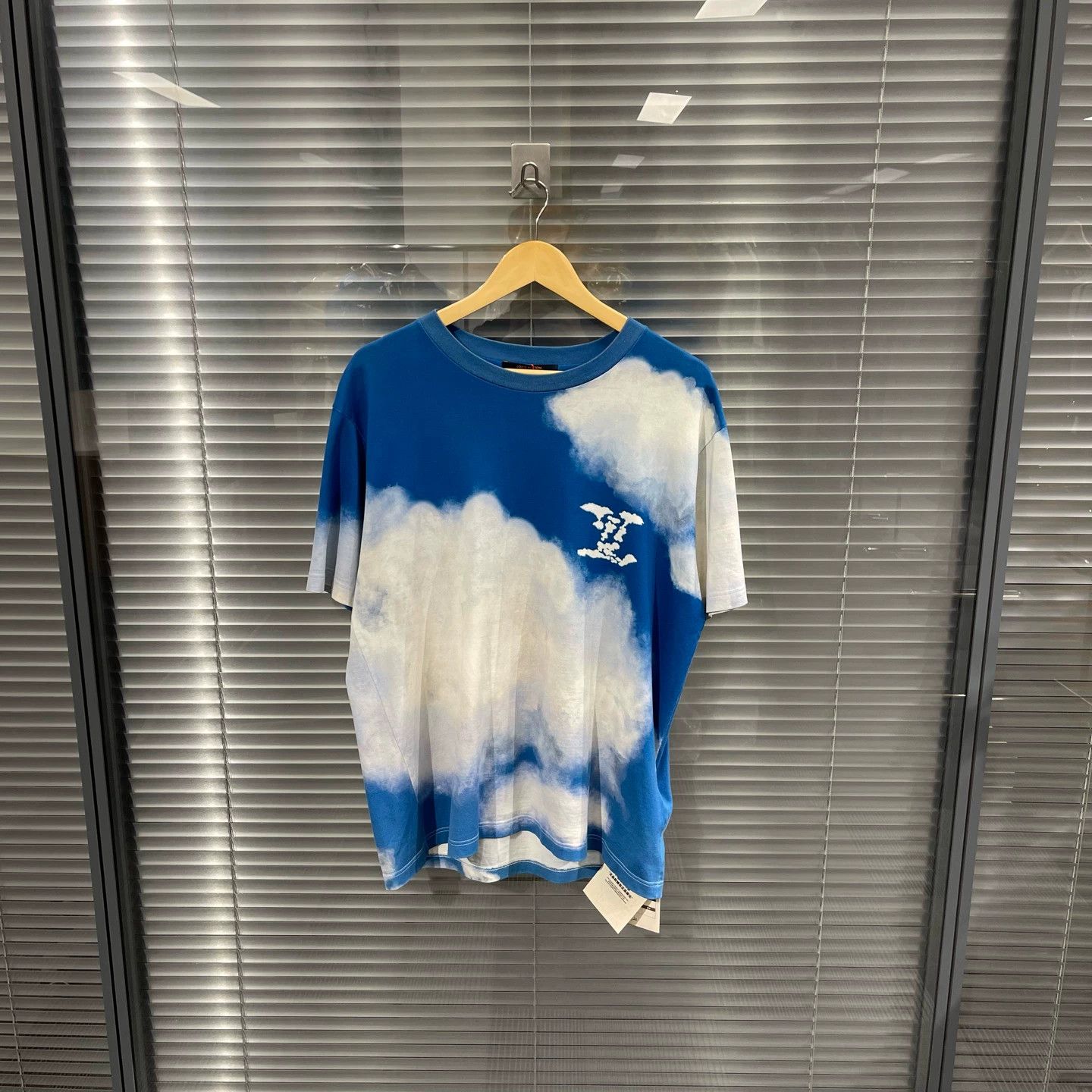 Louis Vuitton Louis Vuitton Blue Sky White Clouds SS Tee XL 99 New Size US XL / EU 56 / 4 - 1 Thumbnail