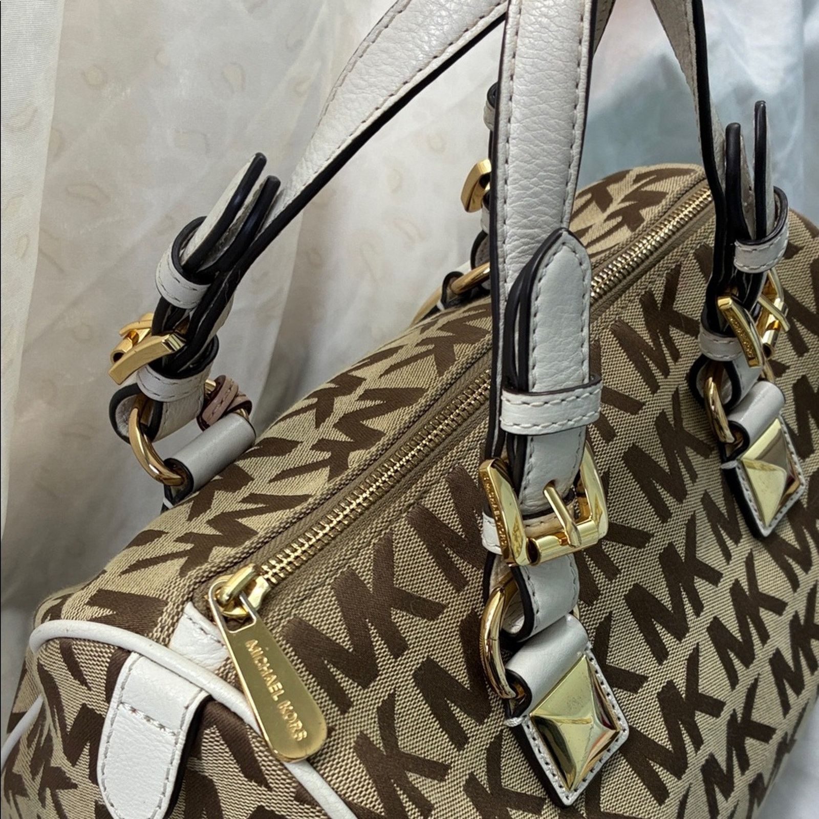 Michael Kors Michael Kors Grayson Monogram Handbag Size ONE SIZE - 7 Thumbnail