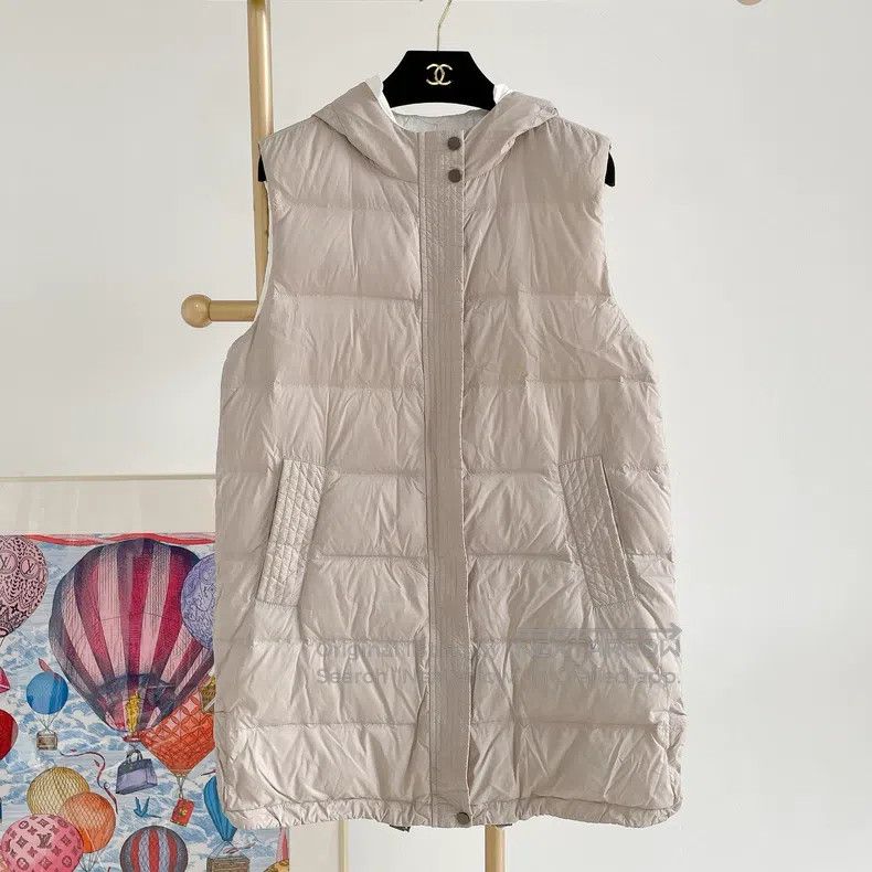 Brunello Cucinelli Brunello Cucinelli Light khaki down vest Size M / US 6-8 / IT 42-44 - 1 Thumbnail