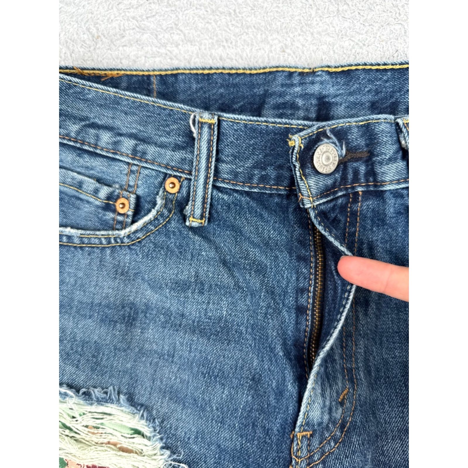 Levi's Levi's Women Short Cut-Off Blue Denim 511 Distressed 31x11 Patch Floral 32 Regular Jeans Size 24" / US 00 / IT 34 - 6 Thumbnail