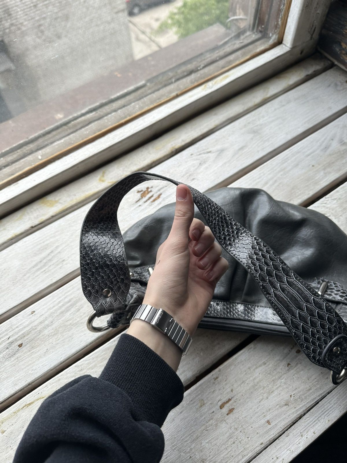Japanese Brand 🚨Y2K AVANT-GARDE 🚨mesh silver Japan style hand bag Y2K 90s Size ONE SIZE - 6 Thumbnail