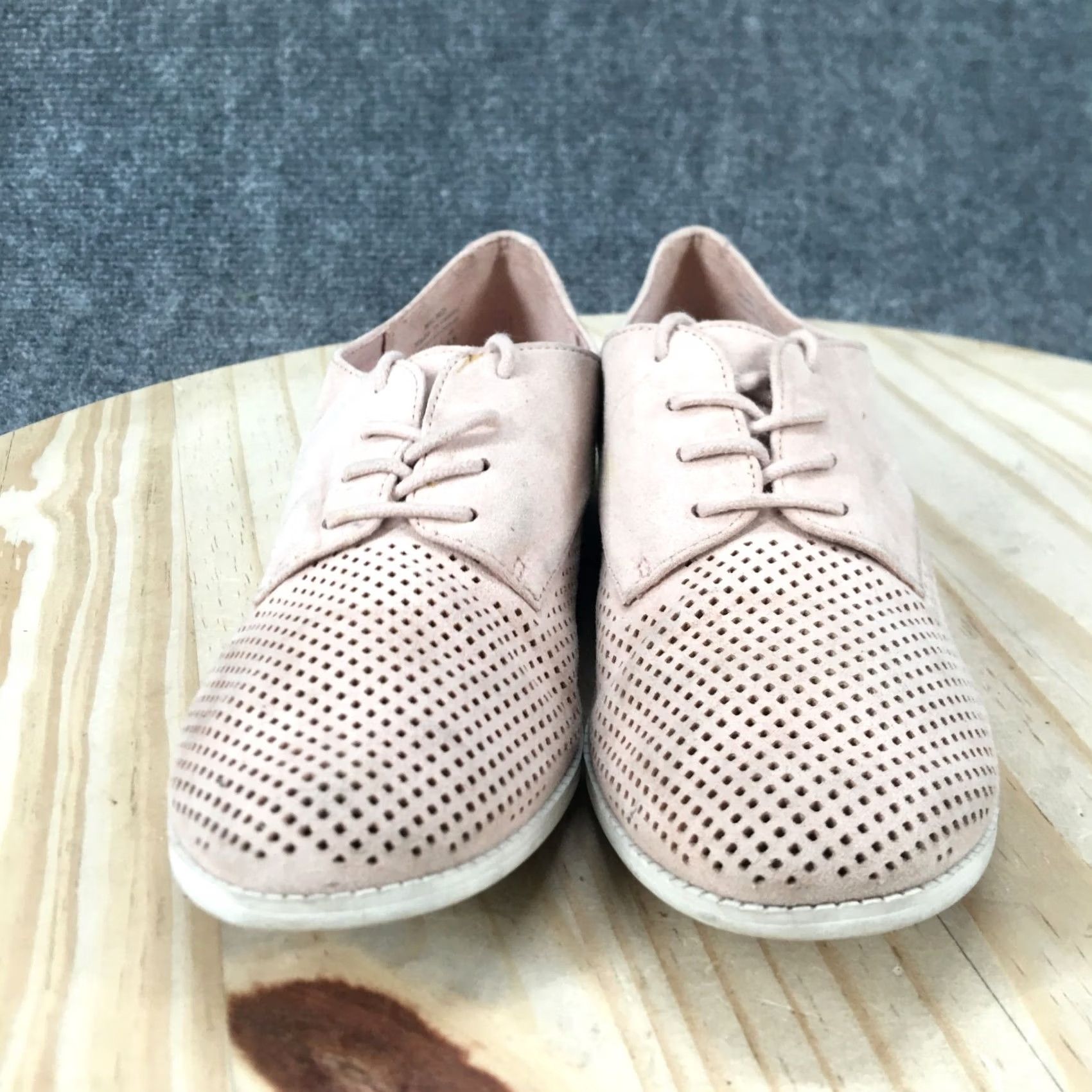 Vintage Kelly & Katie Malindi Oxford Pink Low Top Flat Womens 7 Casual Lace Up Suede Perforated Shoes I think this is the best given constraints Size M / US 6-8 / IT 42-44 - 7 Thumbnail