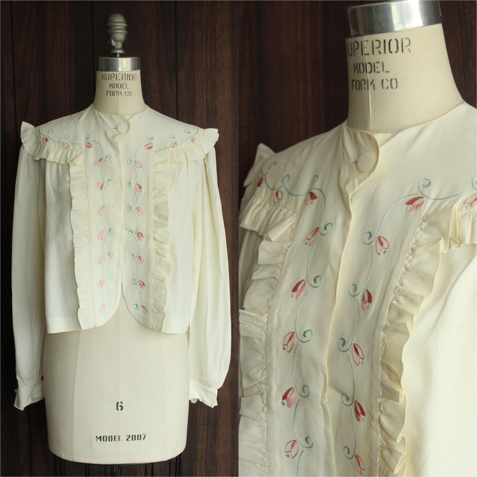 Vintage Vintage 1940s Bed Jacket, Winter White Rayon with Blue and P Size ONE SIZE - 1 Thumbnail