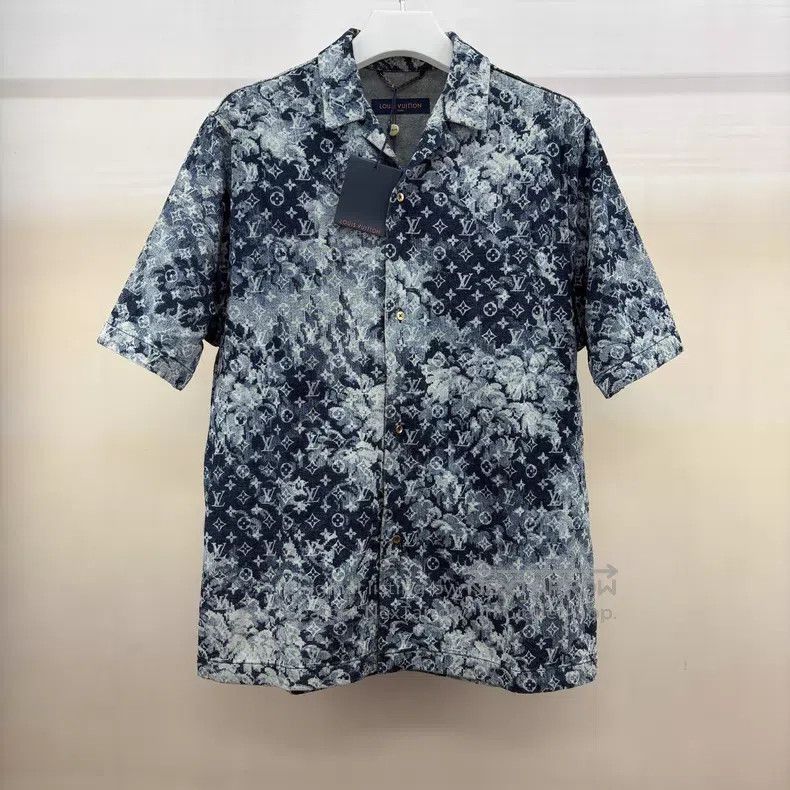 Louis Vuitton Louis Vuitton Tapestry full logo short sleeve shirt Size US XL / EU 56 / 4 - 1 Thumbnail