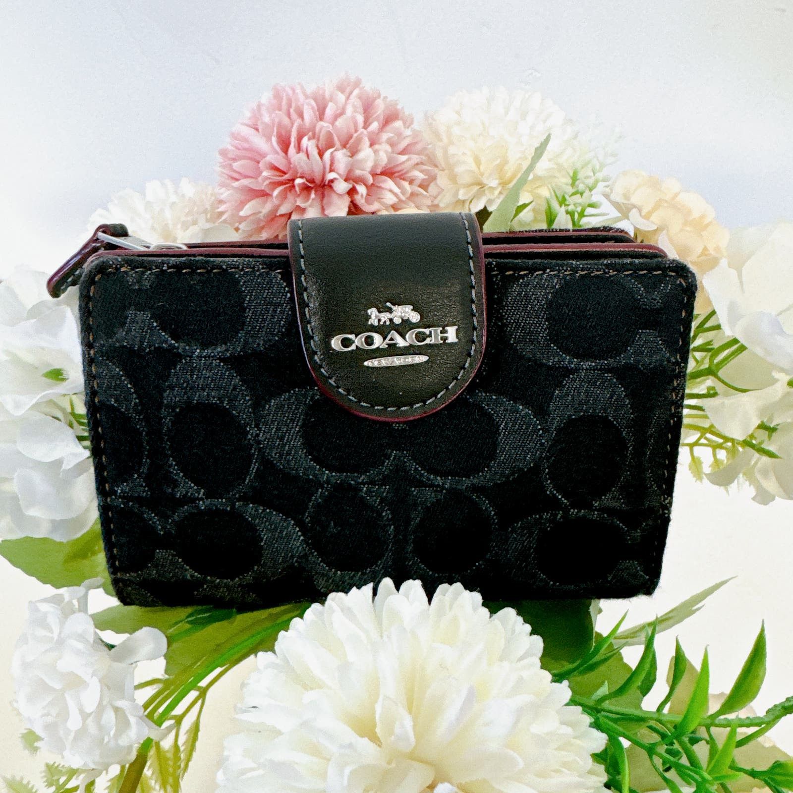 image of Coach Cp435 Medium Corner Zip Wallet In Signature In Black, Women's