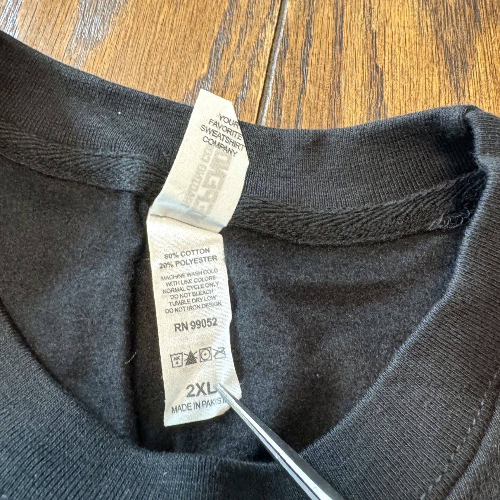 Market VINTAGE Whole Foods Market Sweatshirt Mens 2XL Black Crewneck Grocery New Size US XXL / EU 58 / 5 - 5 Thumbnail