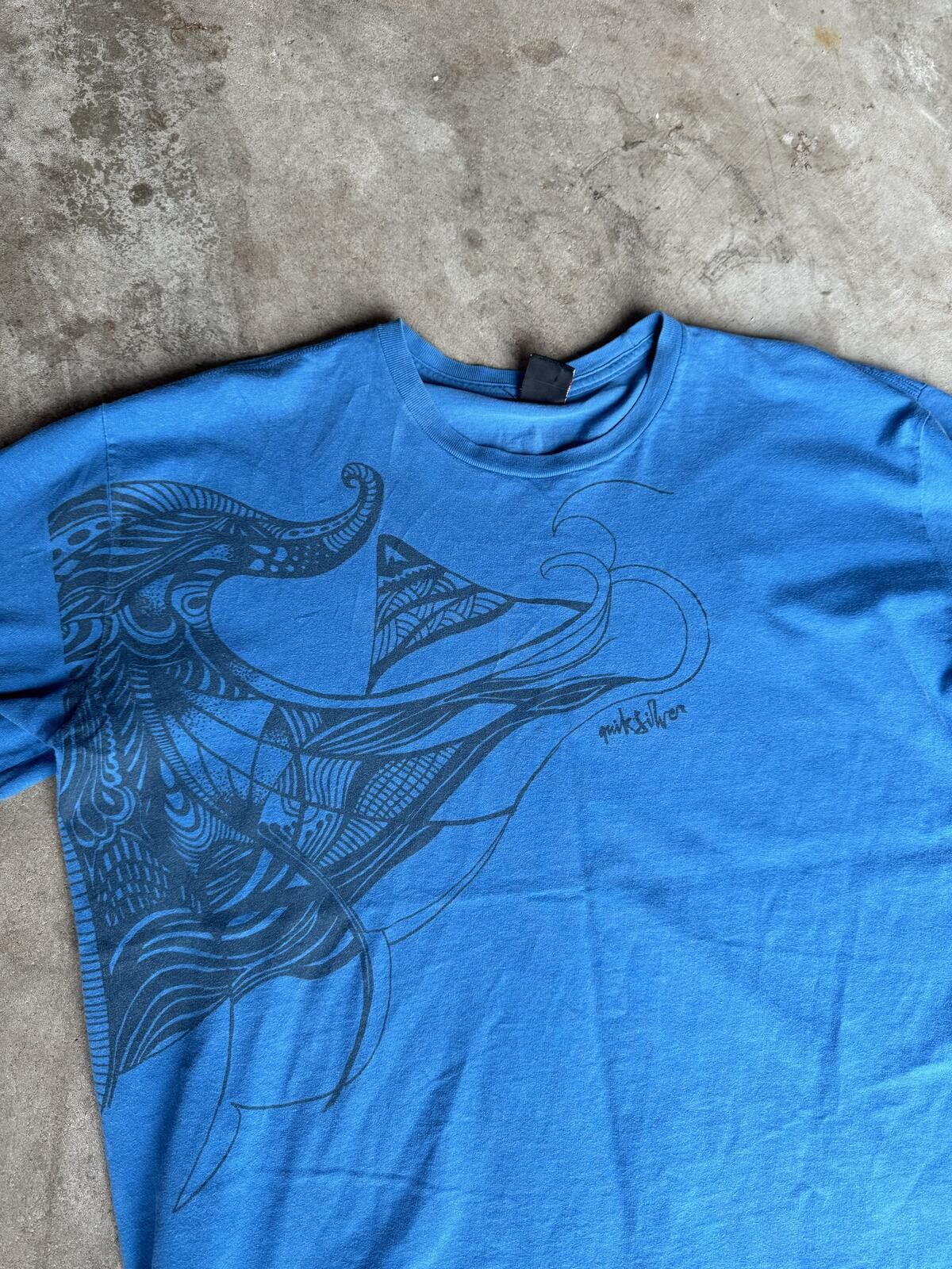 Quicksilver Y2K Quiksilver Abstract Wave Blue Graphic Tee XL Size US XL / EU 56 / 4 - 1 Thumbnail