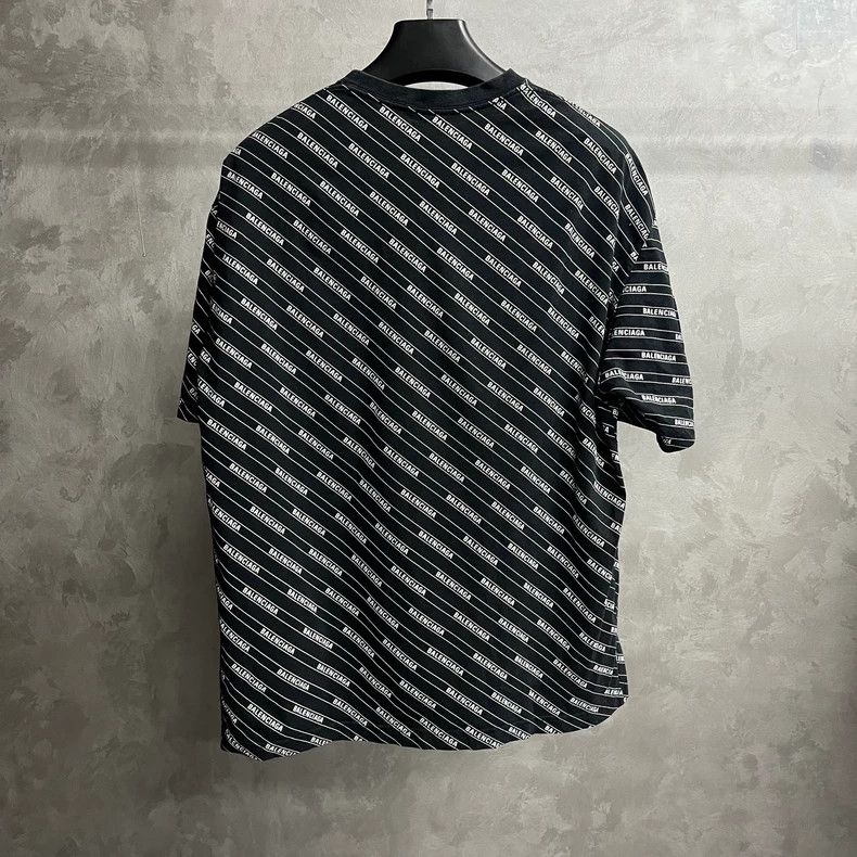 Balenciaga Balenciaga Black bullet screen full printed logo round nec Size US XS / EU 42 / 0 - 5 Thumbnail