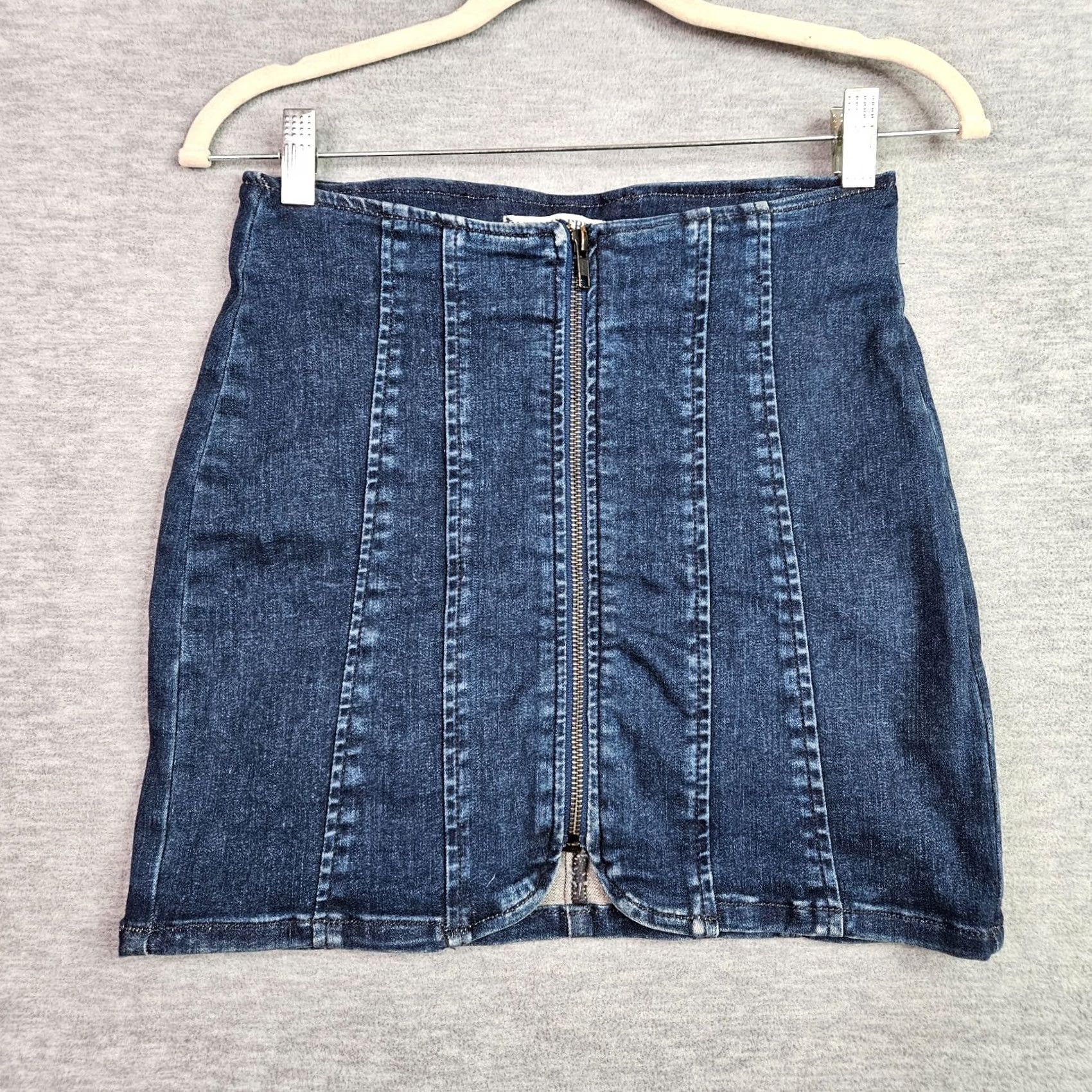 Vintage We The Free Denim Mini Skirt Women Size 0 Blue Raw Hem Casual Size 25" / US 0 / IT 36 - 2 Thumbnail