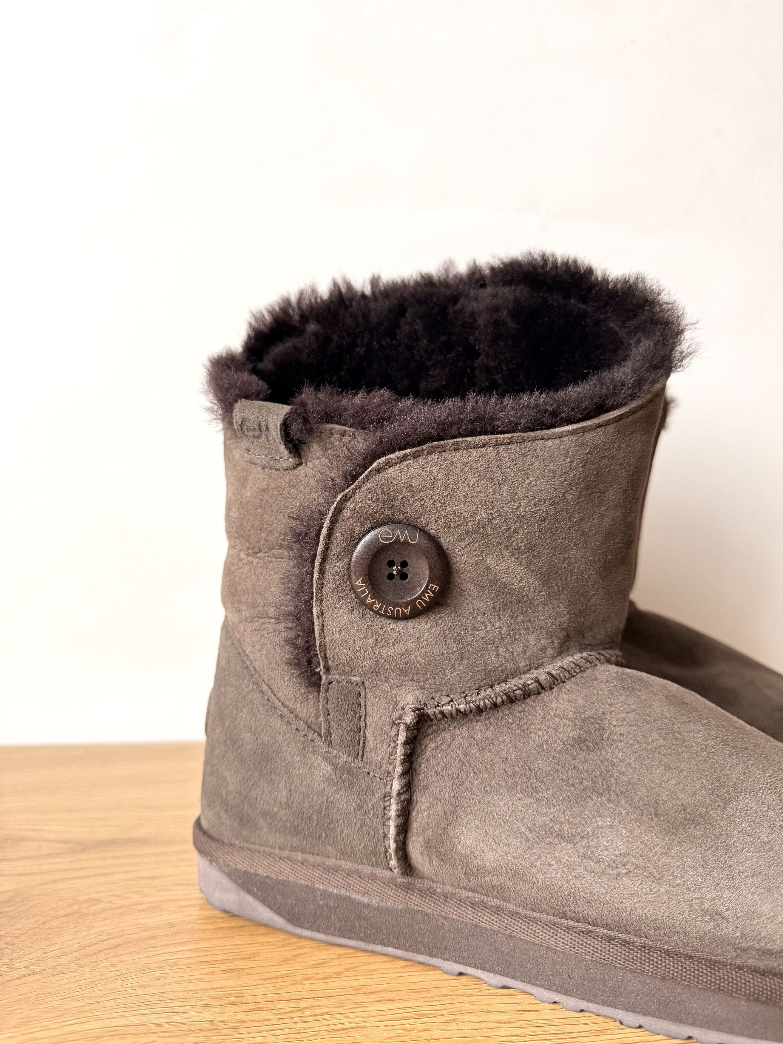 Ugg EMU Australia Real Fur Sheepskin Winter Boots (39) Size US 9 / IT 39 - 6 Thumbnail