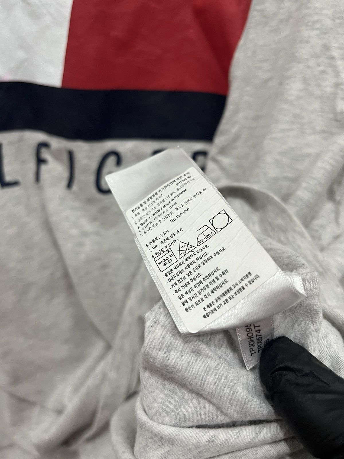 Tommy Hilfiger Flag Badge Relaxed Tommy Hilfiger Big Logo Y2K Vtg Tees Size US L / EU 52-54 / 3 - 5 Thumbnail