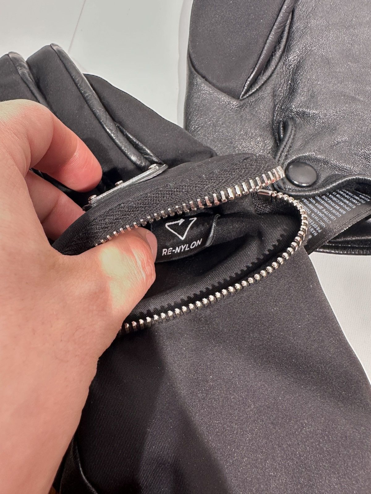 Prada Prada Triangle Pouch Gloves Size ONE SIZE - 10 Thumbnail