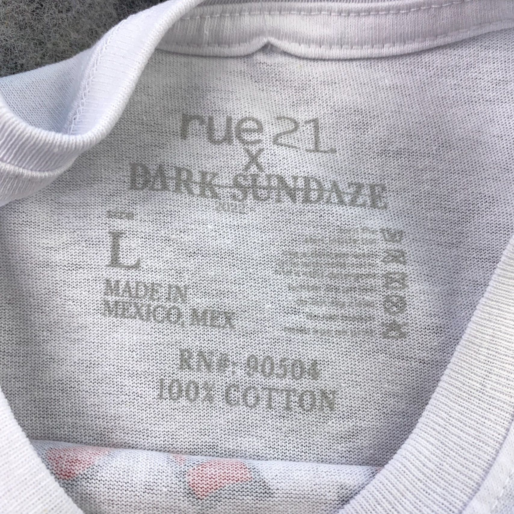 Vintage Seeing Redd Mens Shirt Large White rue21 T-Shirt Crew Neck Short Sleeve Cotton Jersey Graphic Print Classic Beddor Dark Sundaze 90s Mens Size US L / EU 52-54 / 3 - 6 Thumbnail