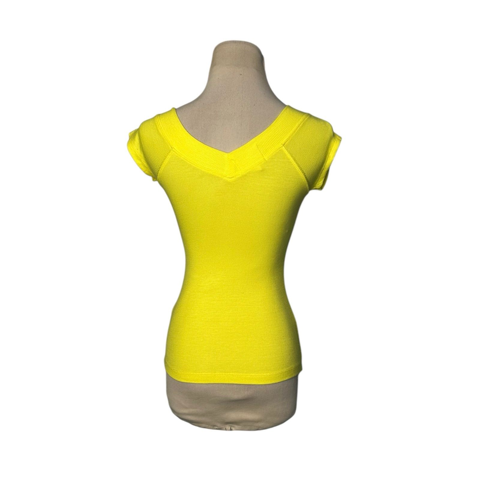 Bdg BDG yellow knit short sleeves v neck fitted top size Small Size S / US 4 / IT 40 - 13 Thumbnail