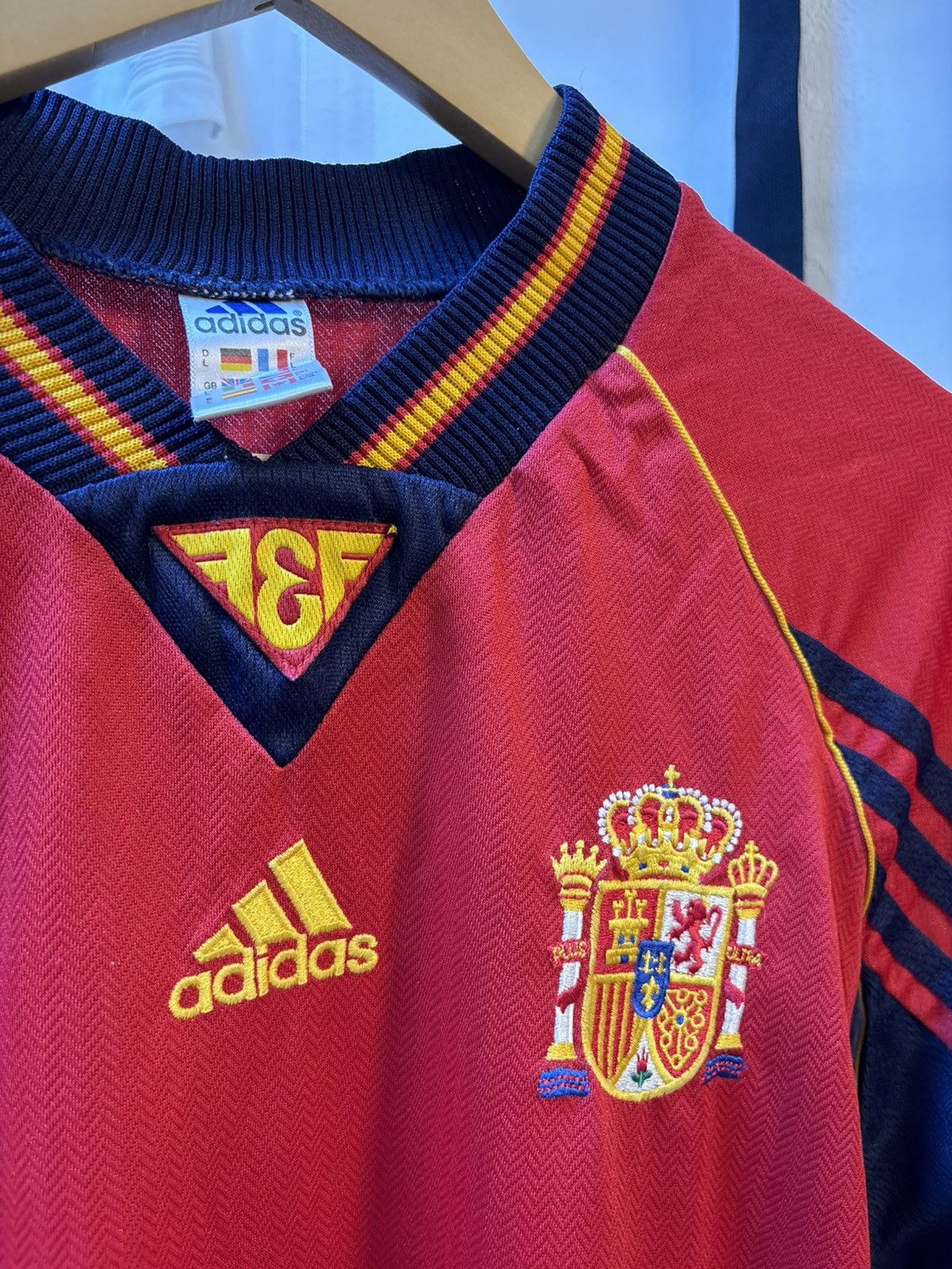 Adidas Vintage 1998 Spain Football Team Home Kit Size US L / EU 52-54 / 3 - 7 Thumbnail