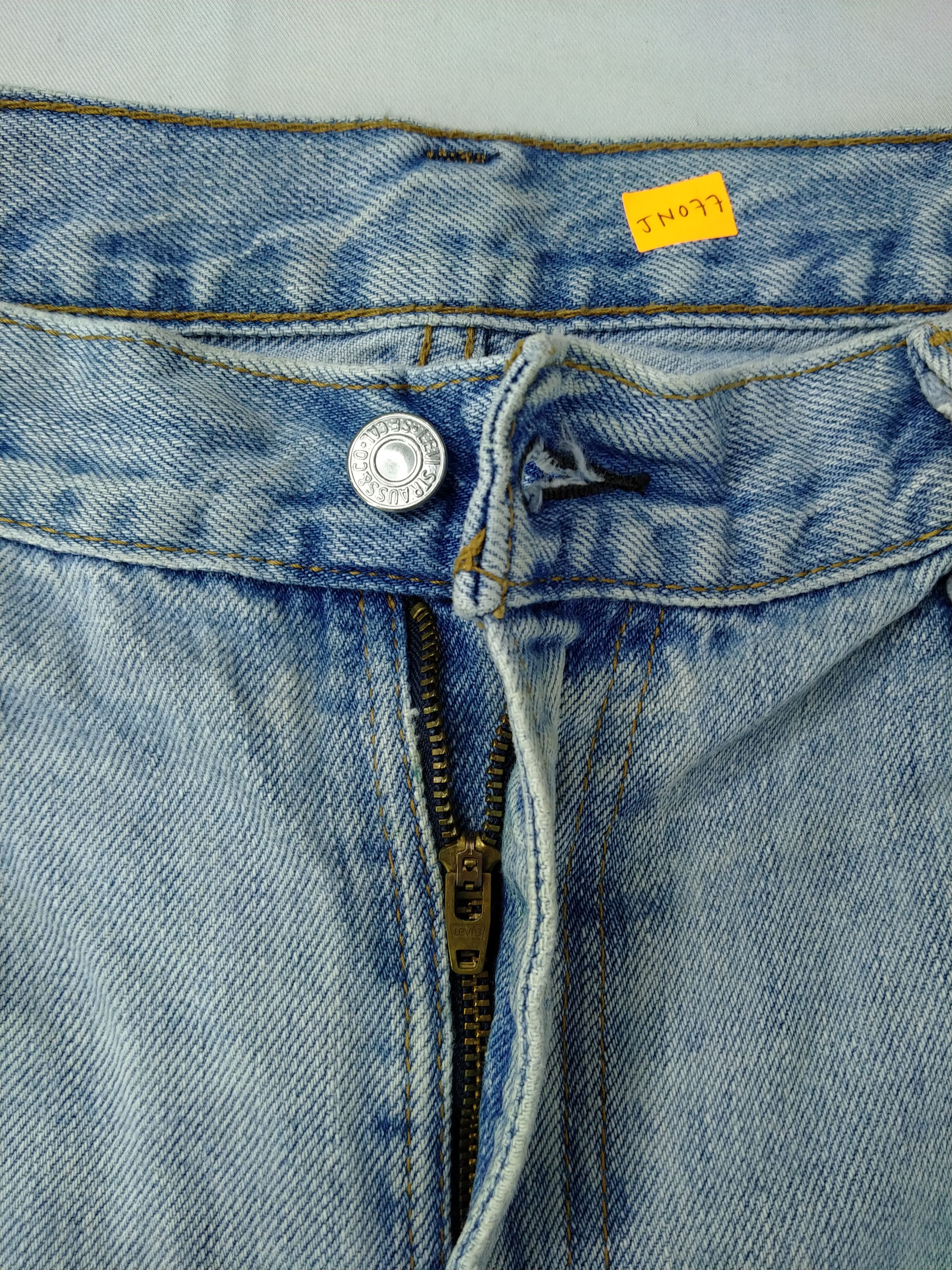 Levi's Vintage Levi's 550 Light Wash Denim 38 x 33 -JN077 Size US 38 / EU 54 - 7 Thumbnail