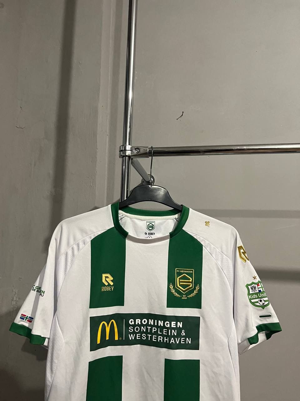 Sports Specialties SPECIAL 2021 FC GRONINGEN #10 MATCH WORN SOCCER JERSEY ROBEY Size US XL / EU 56 / 4 - 4 Thumbnail