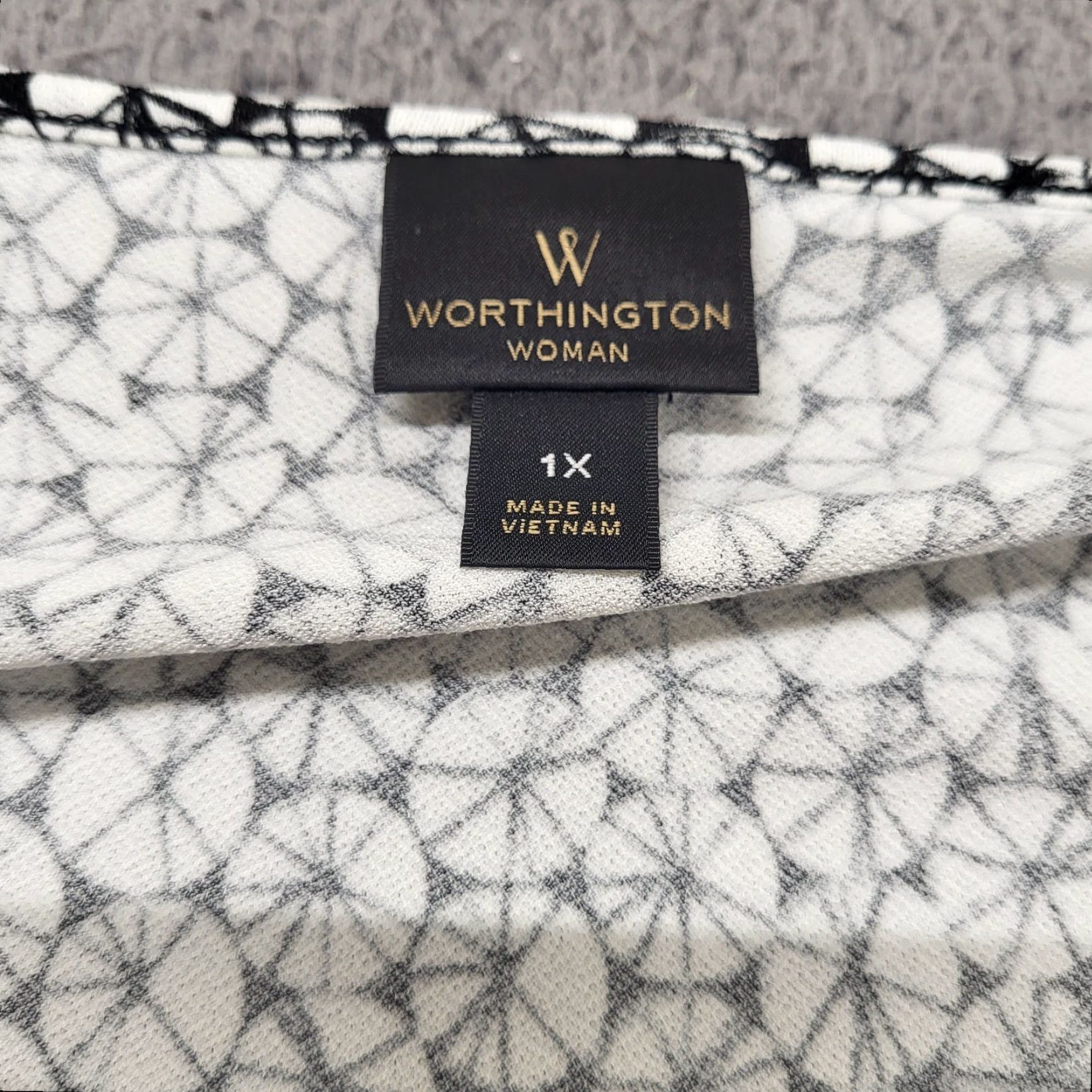Worthington Worthington Blouse Shirt 1X Womens Plus Black White Stretch Short Sleeve Cap Sleeve Geometric Classic Career Size XL / US 12-14 / IT 48-50 - 4 Thumbnail