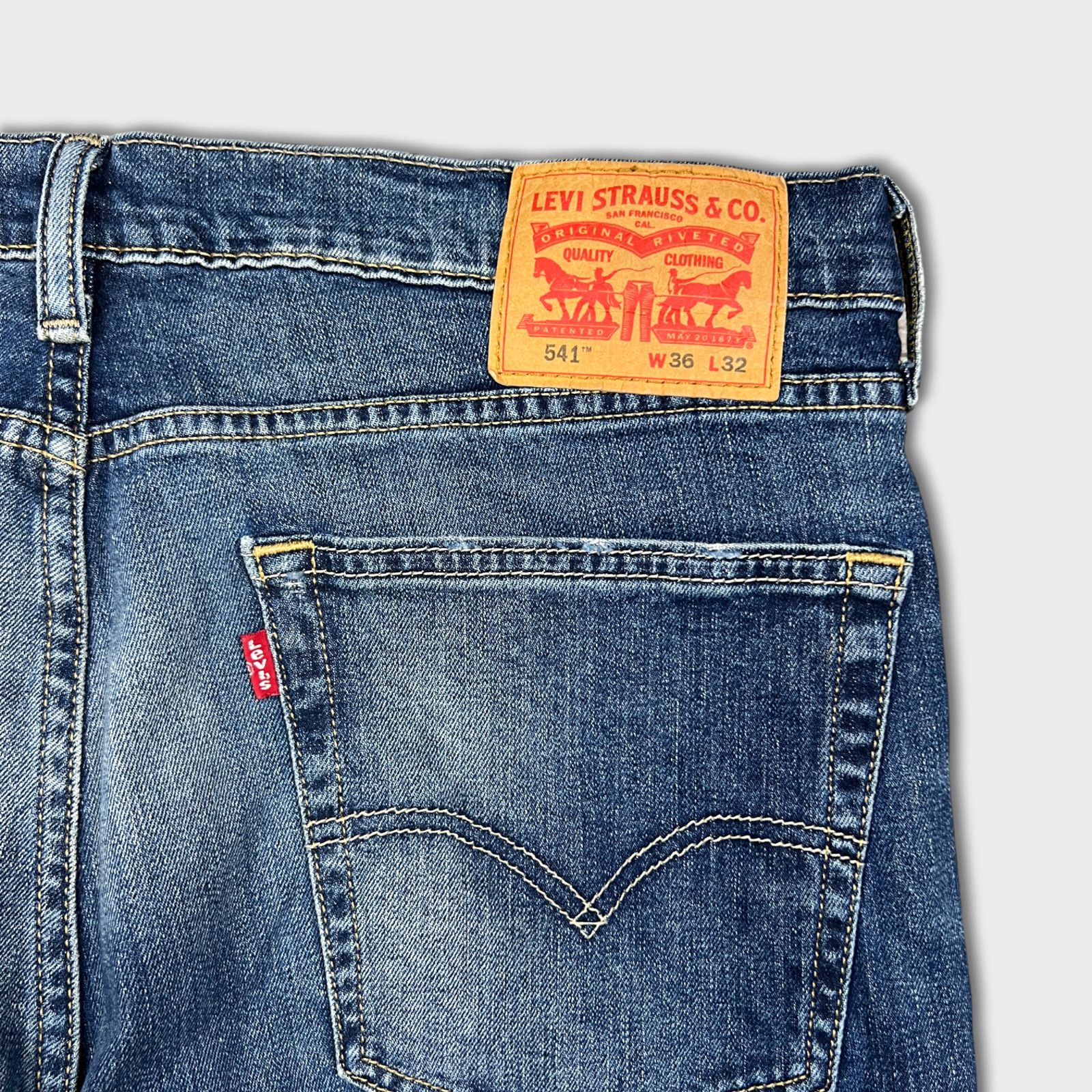 Levi's × Levi's Vintage Clothing × Vintage Levi's 541 Jeans 36x32 Athletic Taper American Denim Pants Size US 36 / EU 52 - 7 Thumbnail