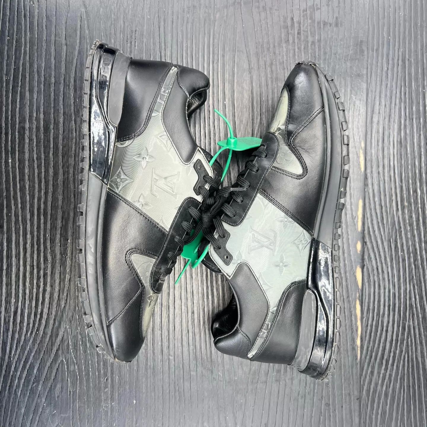 Louis Vuitton LV Run Away Black 7/41 (US/EU) Original Box Size US 8 / EU 41 - 5 Thumbnail