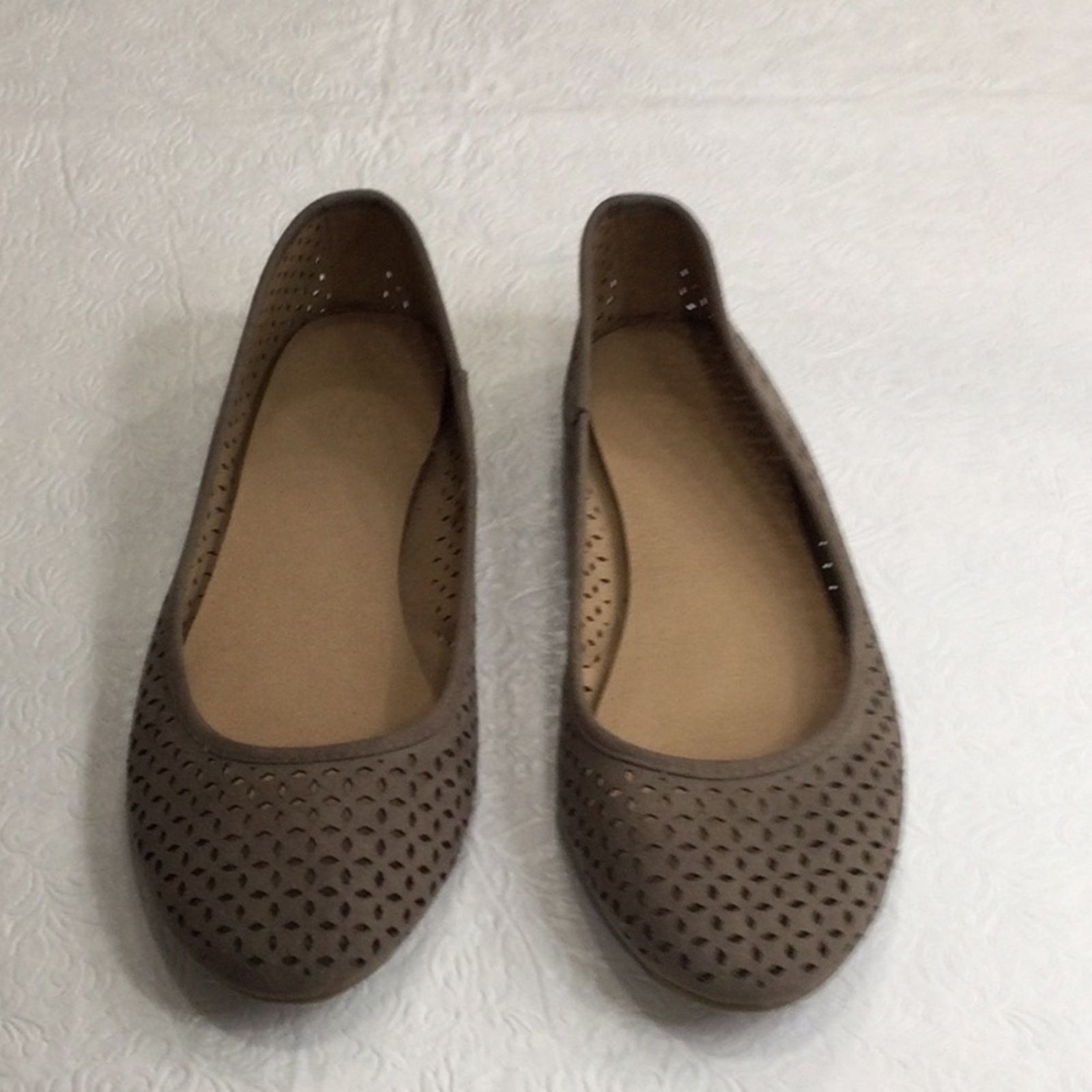 Other Universal Thread Boho Eyelet Cut Out Tan Flats Size 10 Size US 10 / IT 40 - 15 Thumbnail