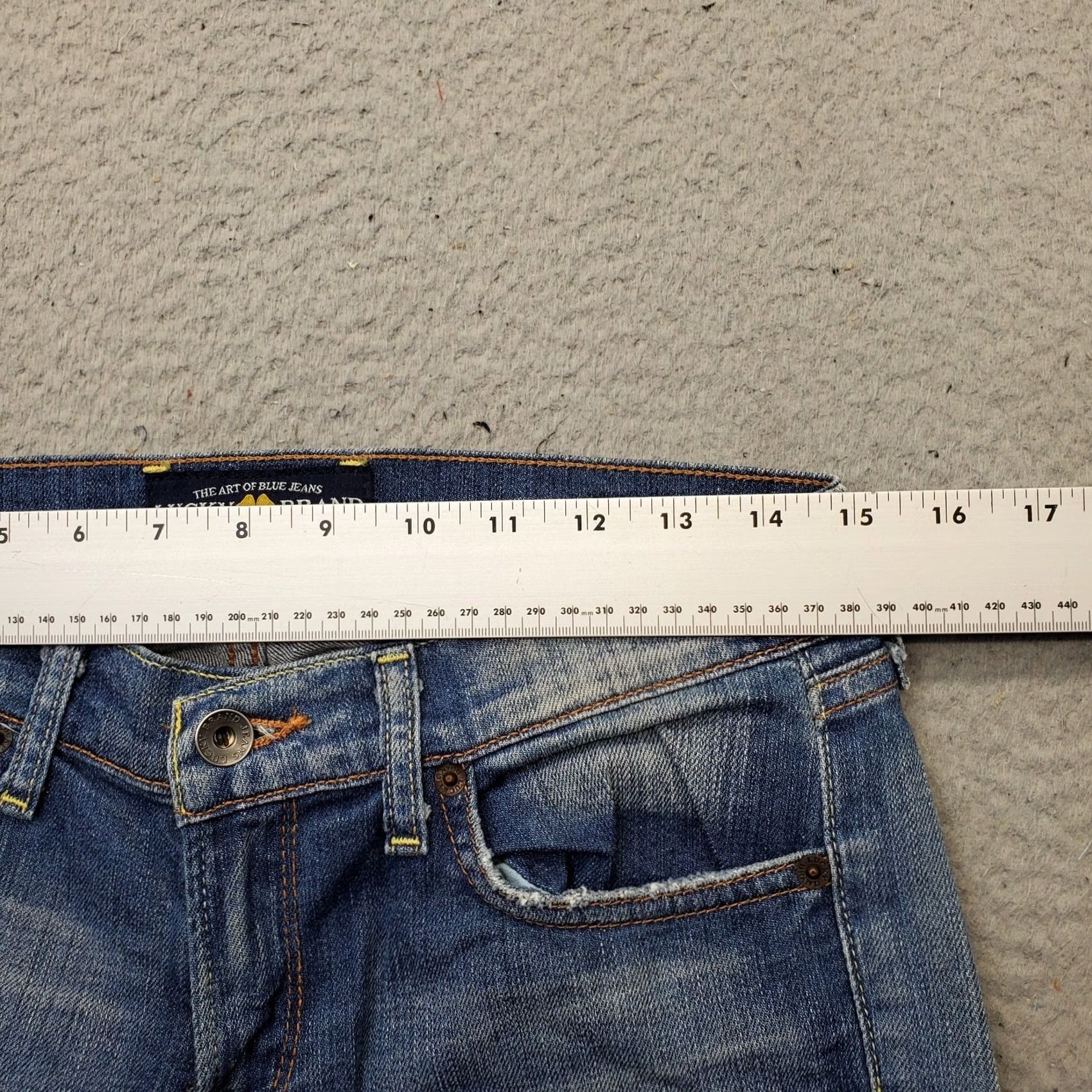 Lucky Brand Lucky Brand Charlie Skinny Jeans Womens 4/27 Blue Denim Faded Stretch Americana Size 27" / US 4 / IT 40 - 6 Thumbnail