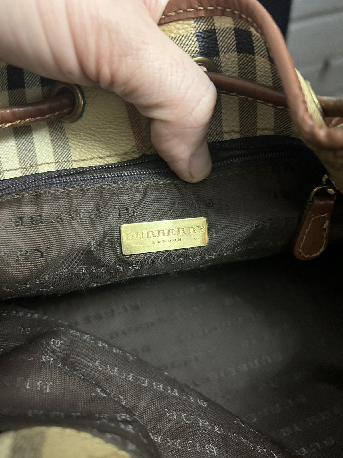 Burberry Vintage Burberry Drawstring Bucket Bag Size ONE SIZE - 4 Thumbnail