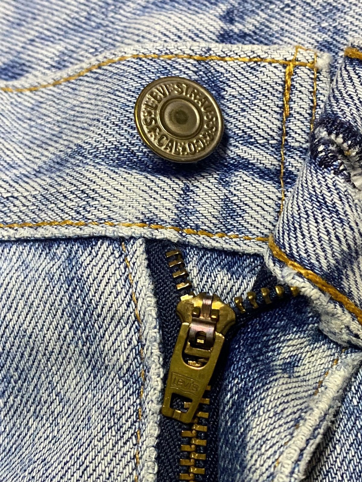 Levi's Vintage Clothing Vintage Levis 505 Y2K Faded Wash Distressed Style Loose Jean Size US 33 - 9 Thumbnail