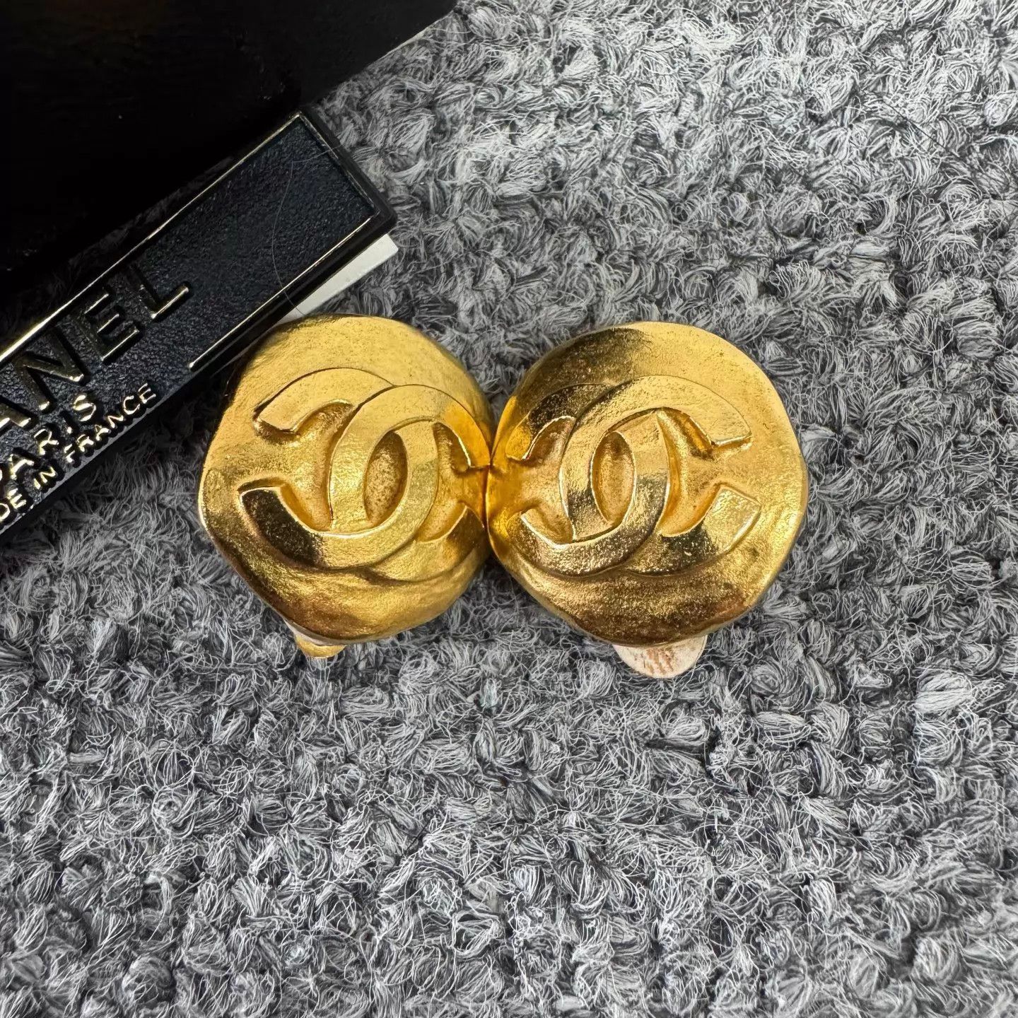 Chanel Chanel Gold Double C Round Earclips 99 New Size ONE SIZE - 1 Thumbnail