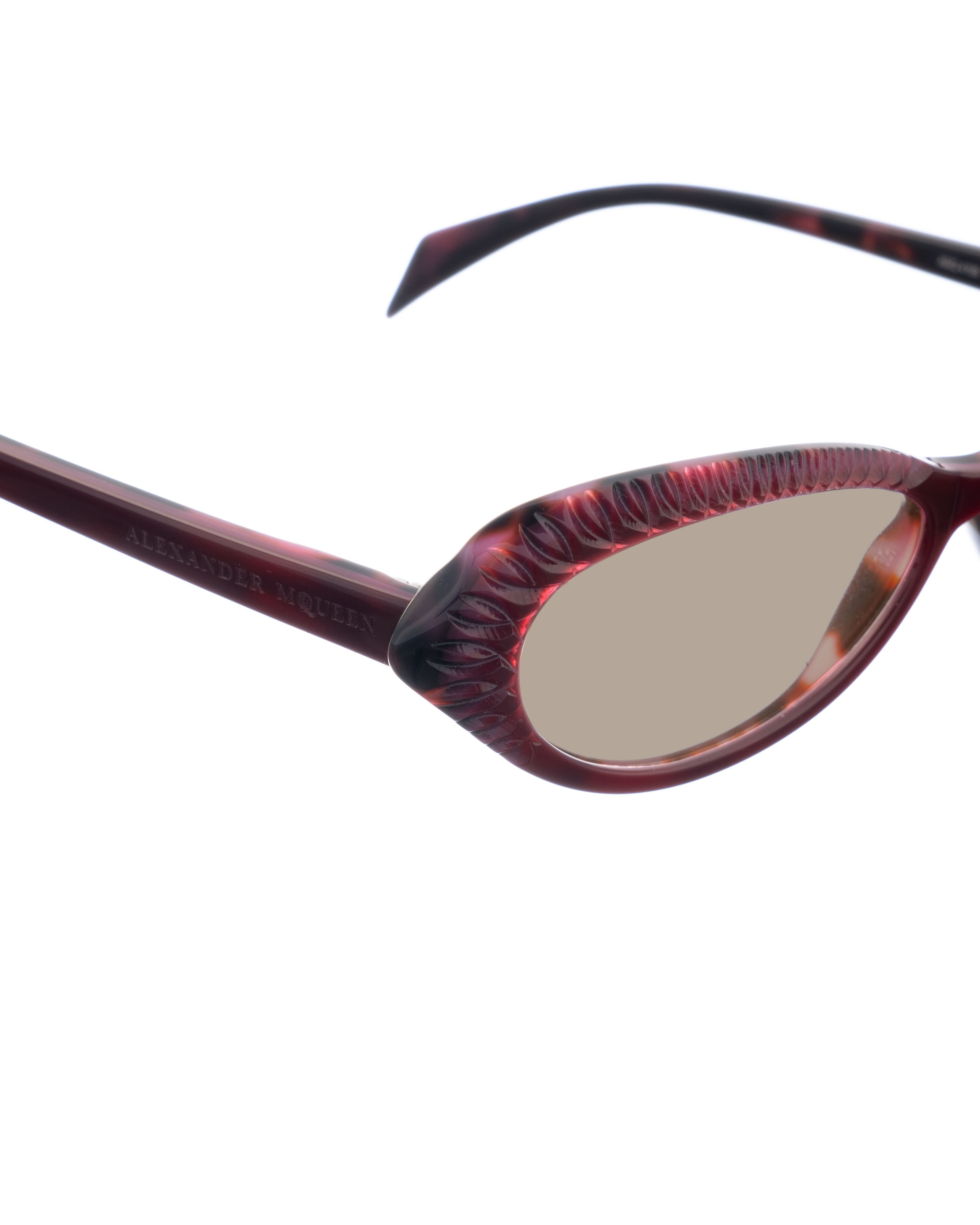 Alexander McQueen Alexander McQueen 90s Violet 3D Cat-Eye Sunglasses Size ONE SIZE - 1 Thumbnail