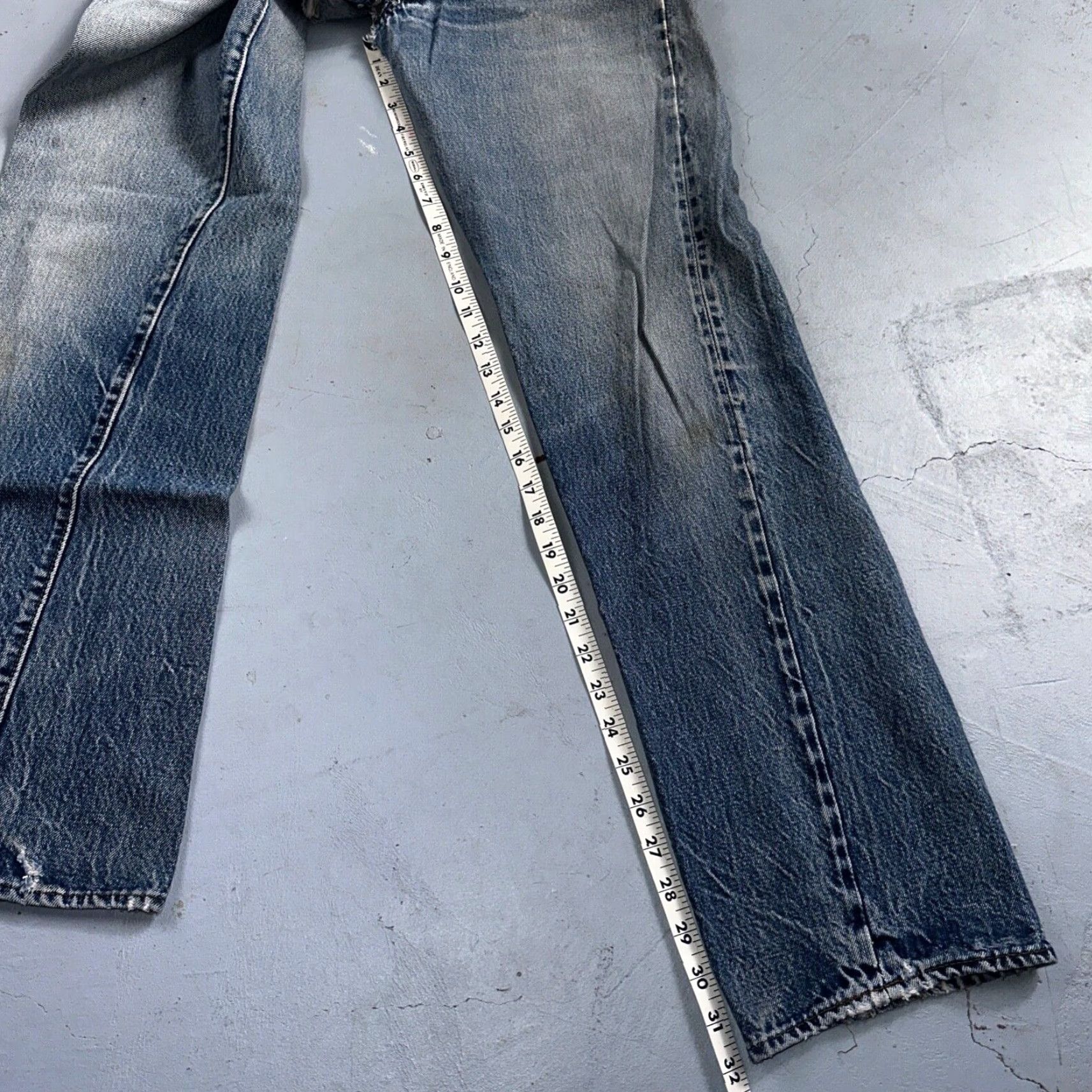Levi's VINTAGE Levi's 501 XX Jeans Light Wash Redline Selvedge 80s Mid Rise 28x32 Distressed USA Mens Size US 28 / EU 44 - 5 Thumbnail