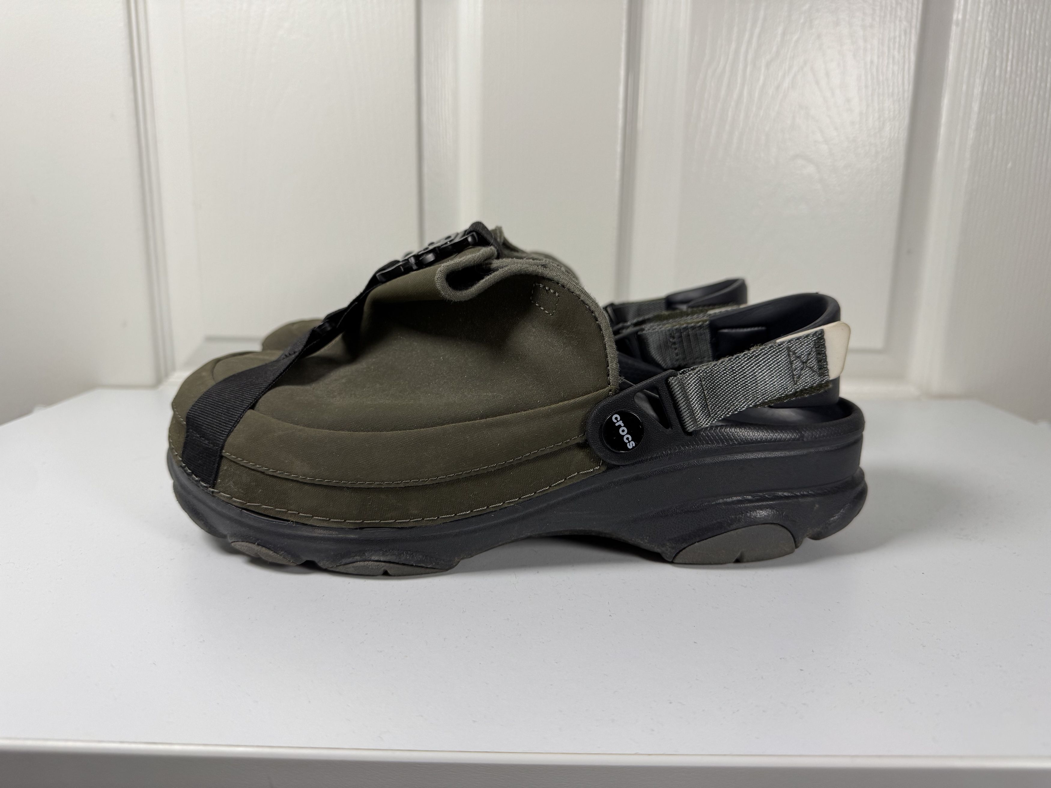 BEAMS x Crocs Cobra Buckle Classic Clog Olive