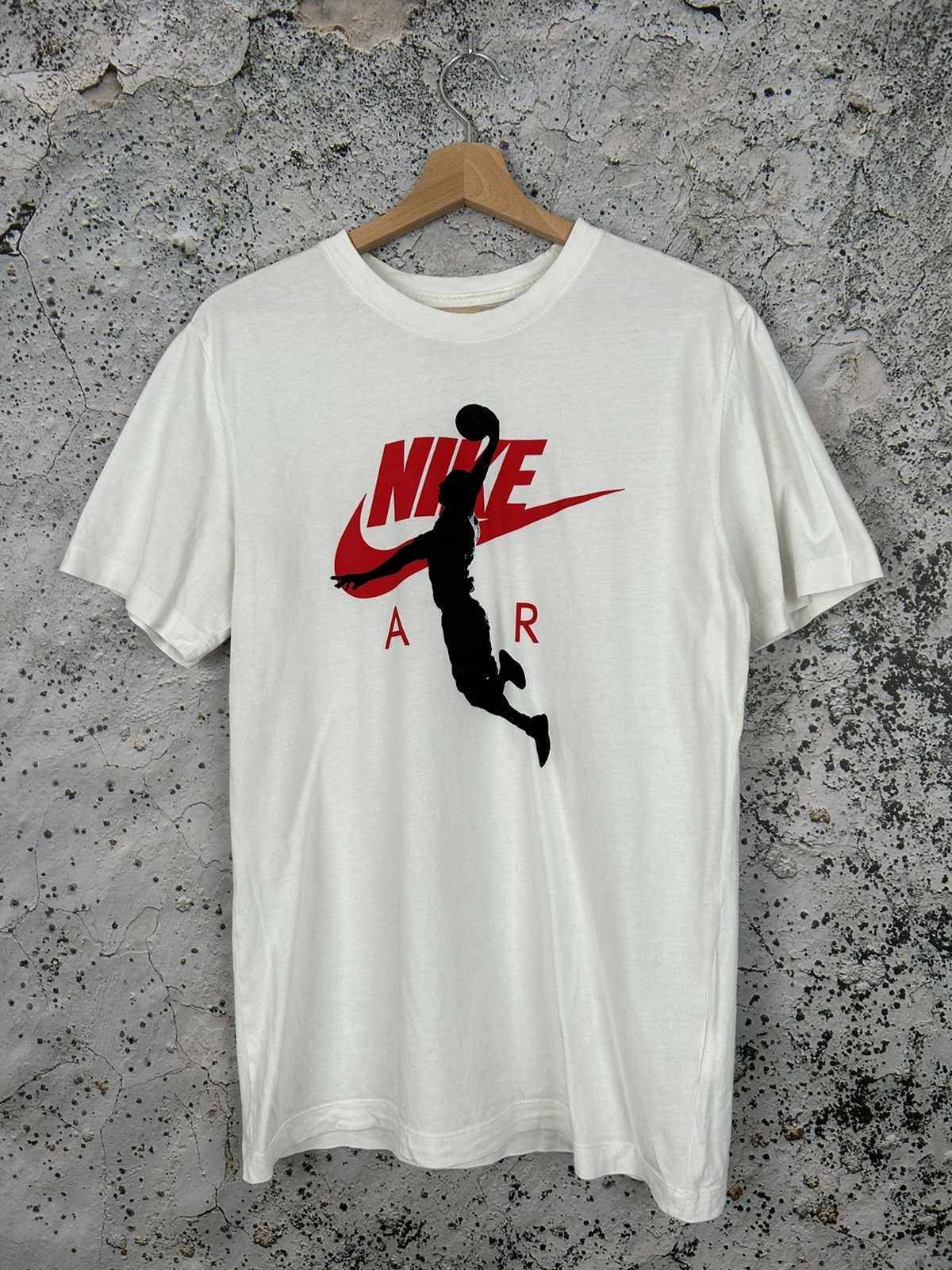 Nike Nike Air Graphic Tee NBA Retro Jordan Streetwear Sportswear Size US S / EU 44-46 / 1 - 1 Thumbnail