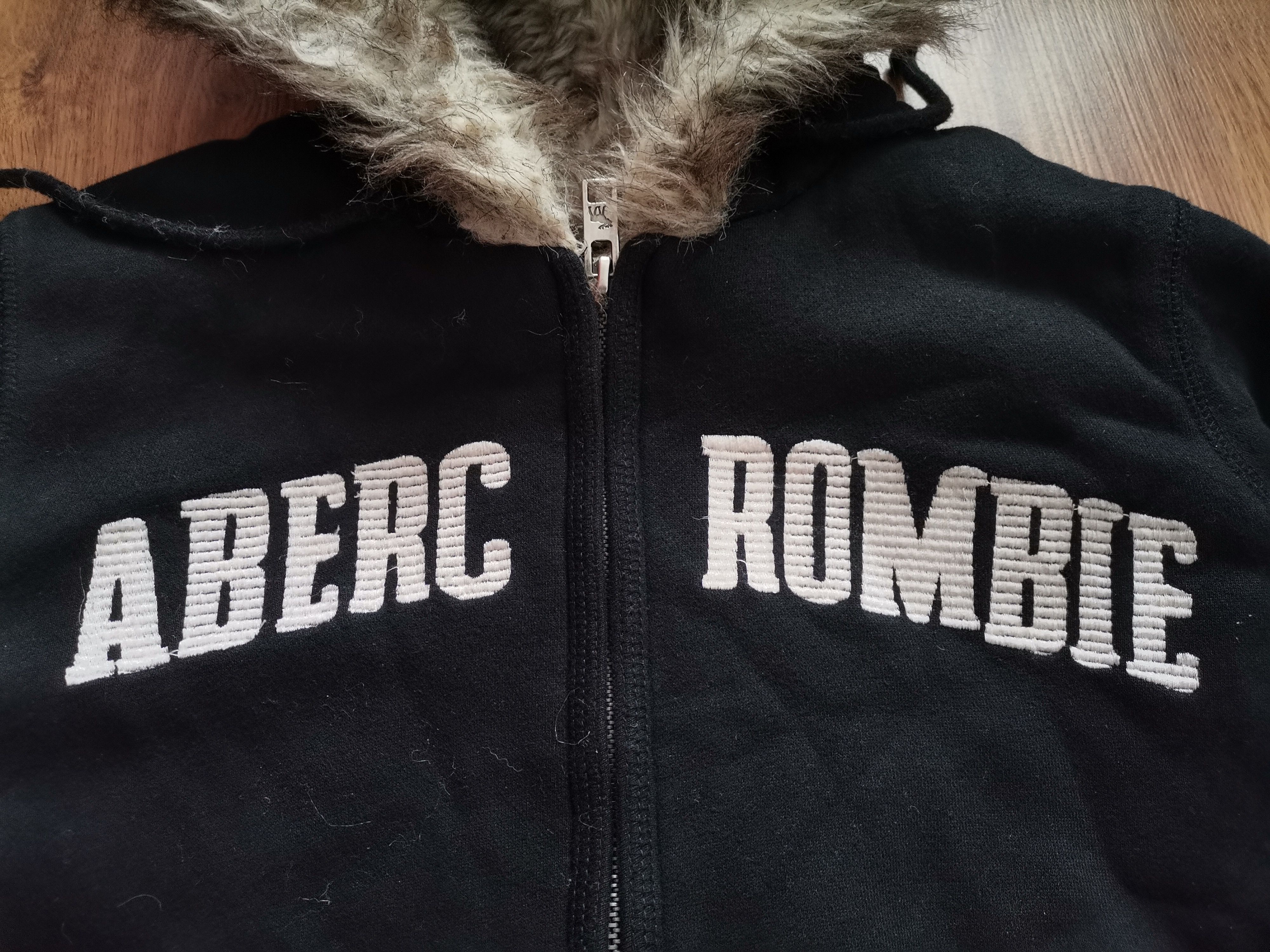 Abercrombie & Fitch Abercrombie & Fitch Women's Faux Fur Zip Up Hoodie Size M / US 6-8 / IT 42-44 - 2 Thumbnail