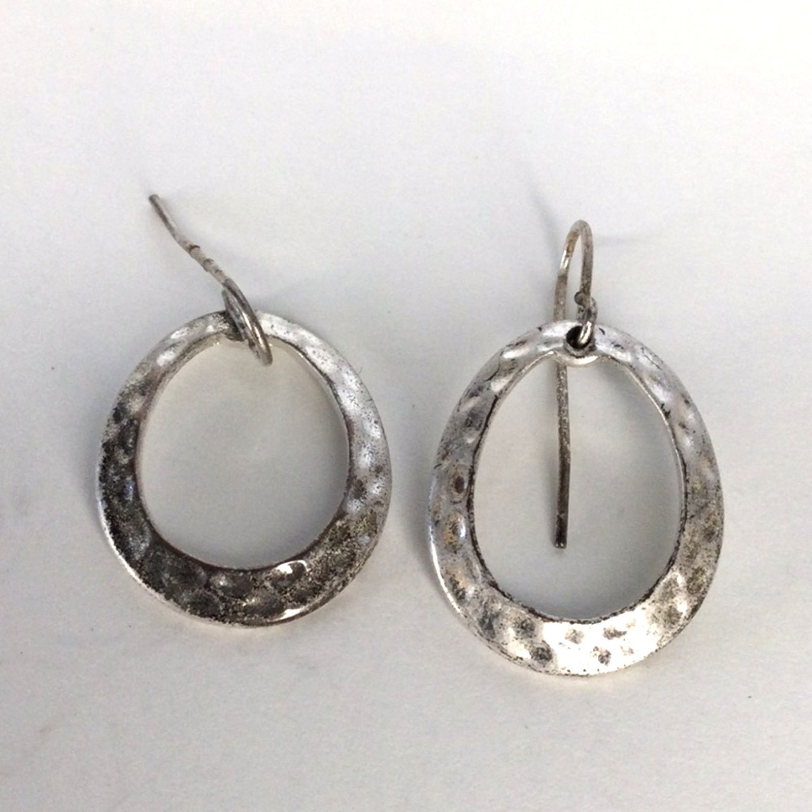 Other Silver Tone Small Vintage 1980's Hammered Oval Earrings Size ONE SIZE - 16 Thumbnail