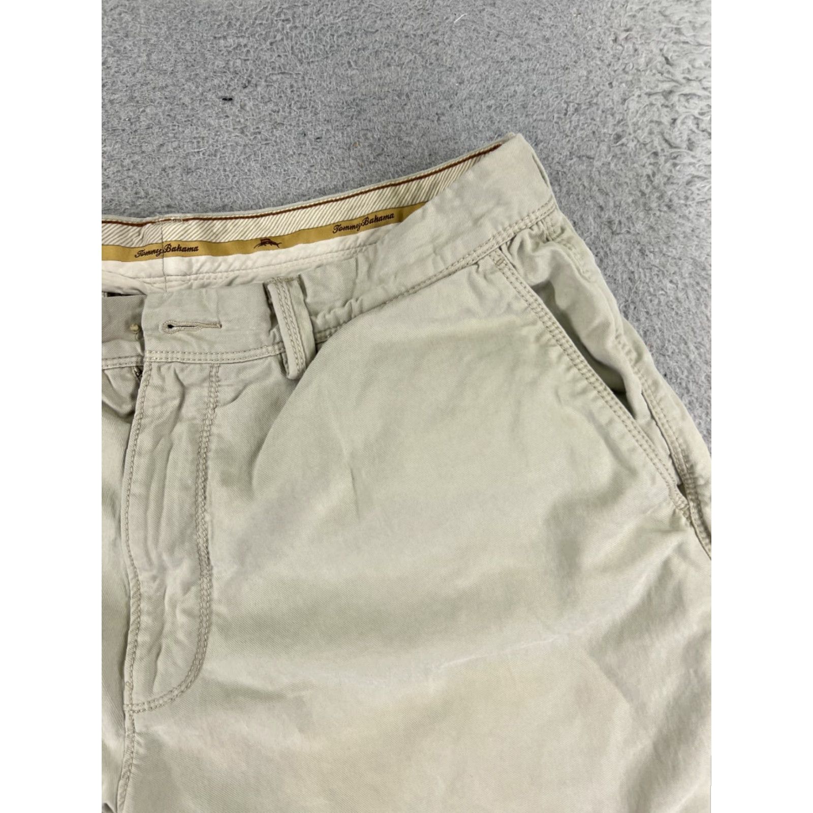 Tommy Bahama VINTAGE Tommy Bahama Shorts Mens Chino Cargo Pocket 34 Beige Cotton Blend Flat Front 34x9 Beach Aloha Mens Size US 34 / EU 50 - 5 Thumbnail