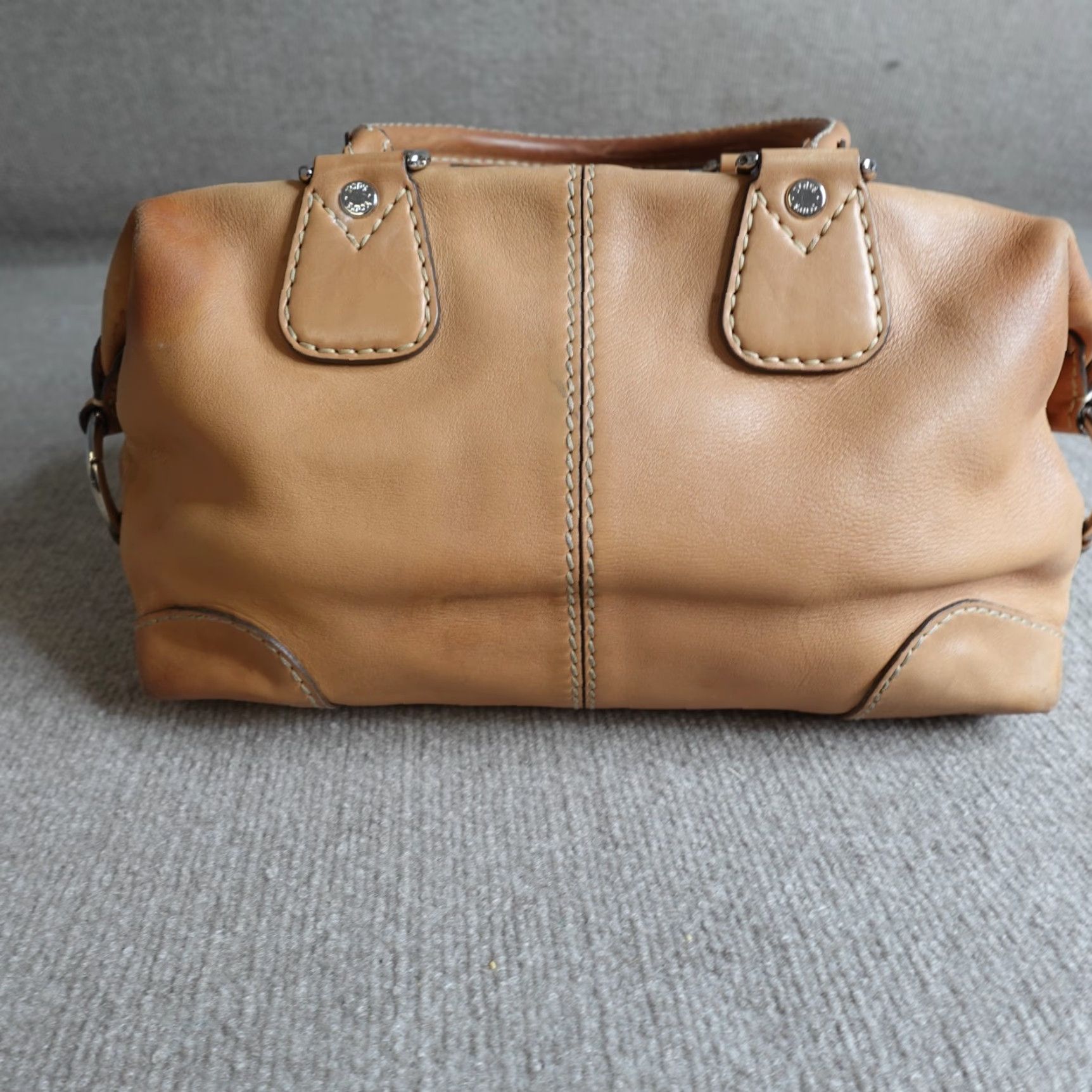 Vintage Tods D-Bag Beige Leather Tote Purse - Small, Double Handles, Zip, Lined, Casual/Party/Cocktail, Women’s, Beige/Brown, Solid Pattern Size ONE SIZE - 5 Thumbnail