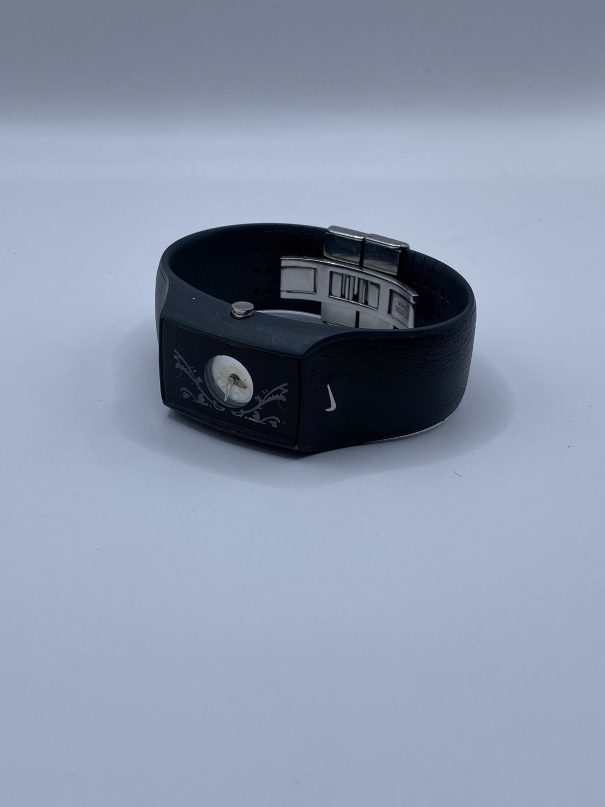 Nike Vintage Y2K Leather Floral Watch in Black, Women's