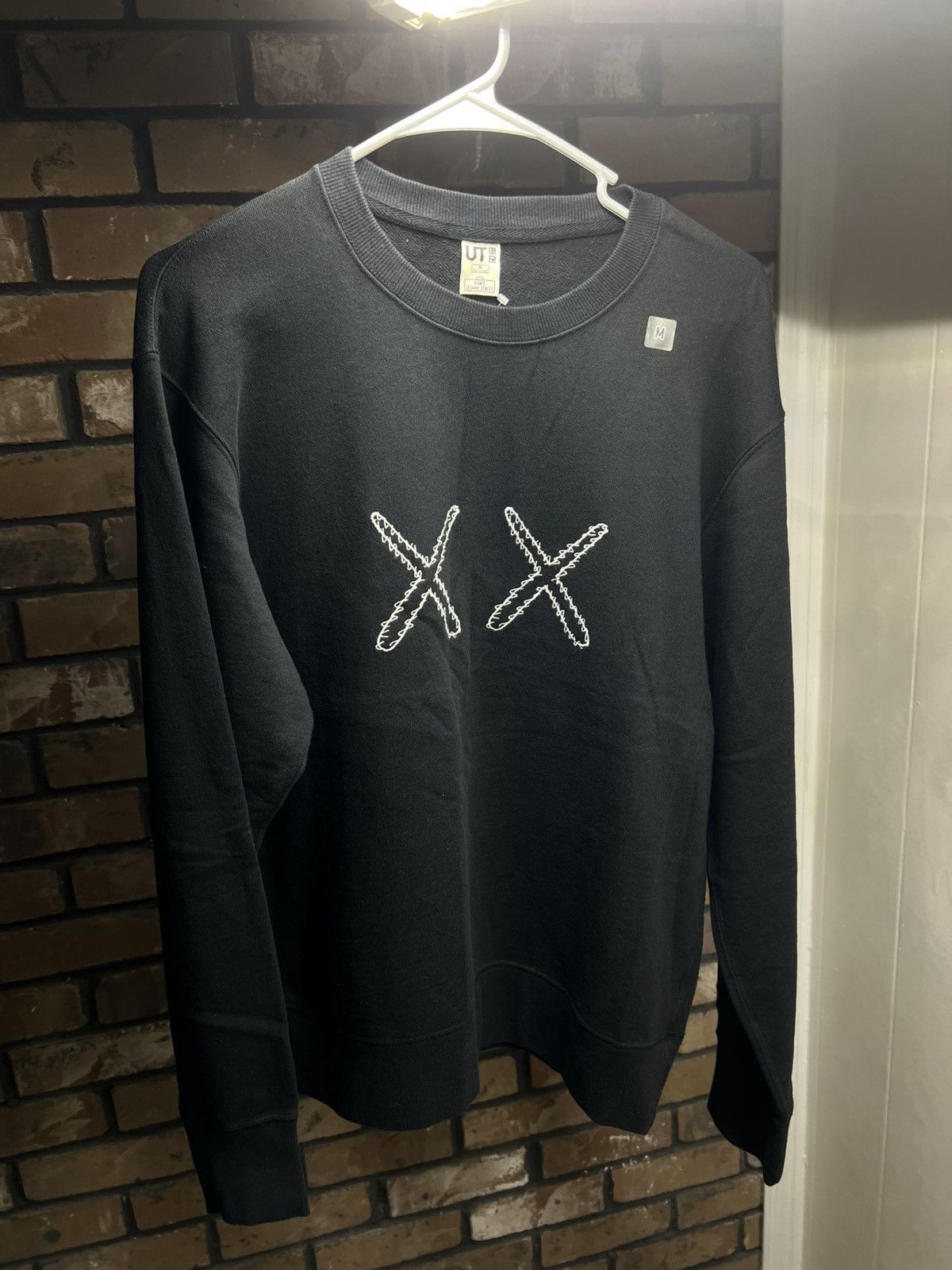 Kaws × Uniqlo KAWS x Uniqlo x Sesame Street Sweatshirt – Black – NWT Size US M / EU 48-50 / 2 - 6 Thumbnail