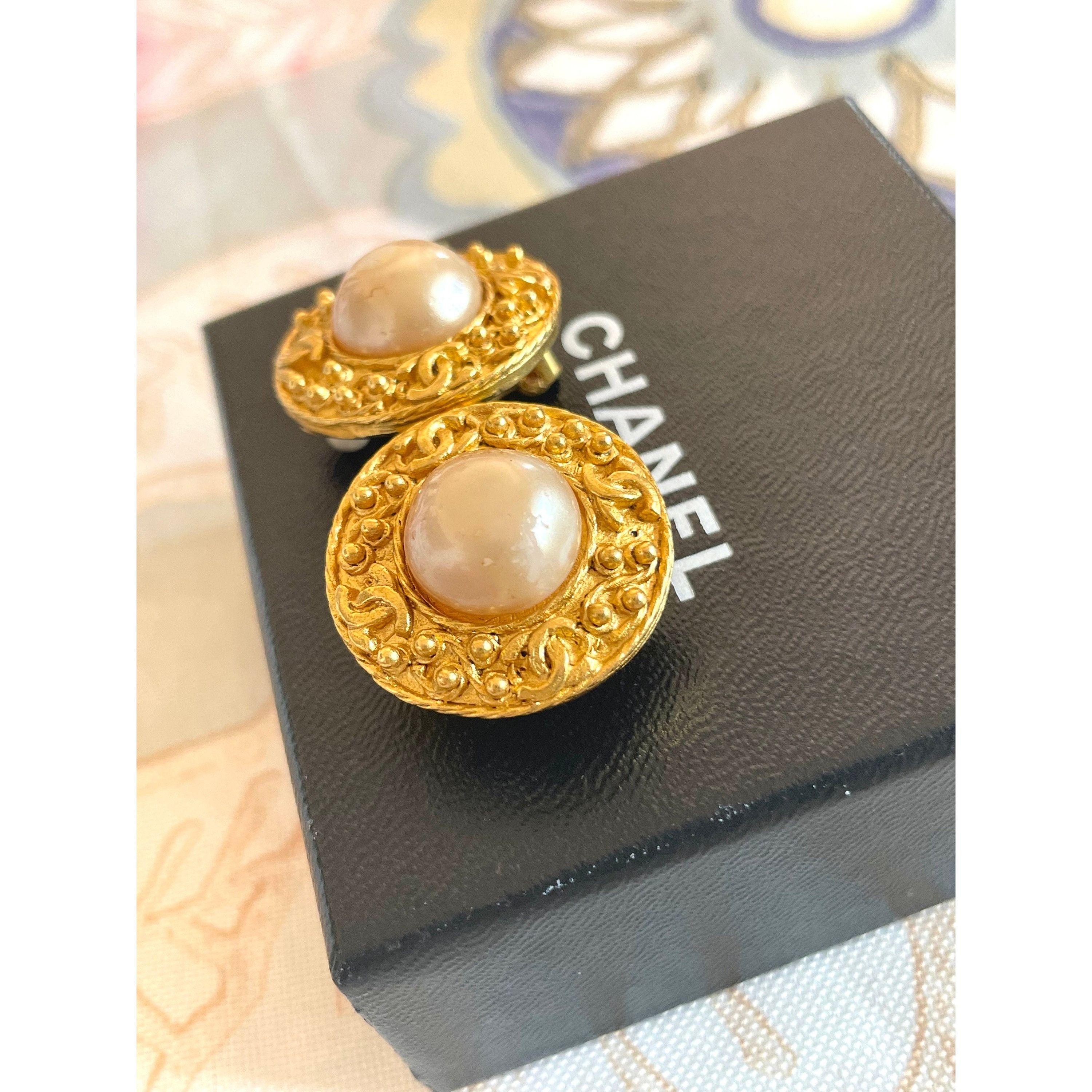 Chanel Vintage CHANEL round earrings with CC mark golden frames Size ONE SIZE - 5 Thumbnail
