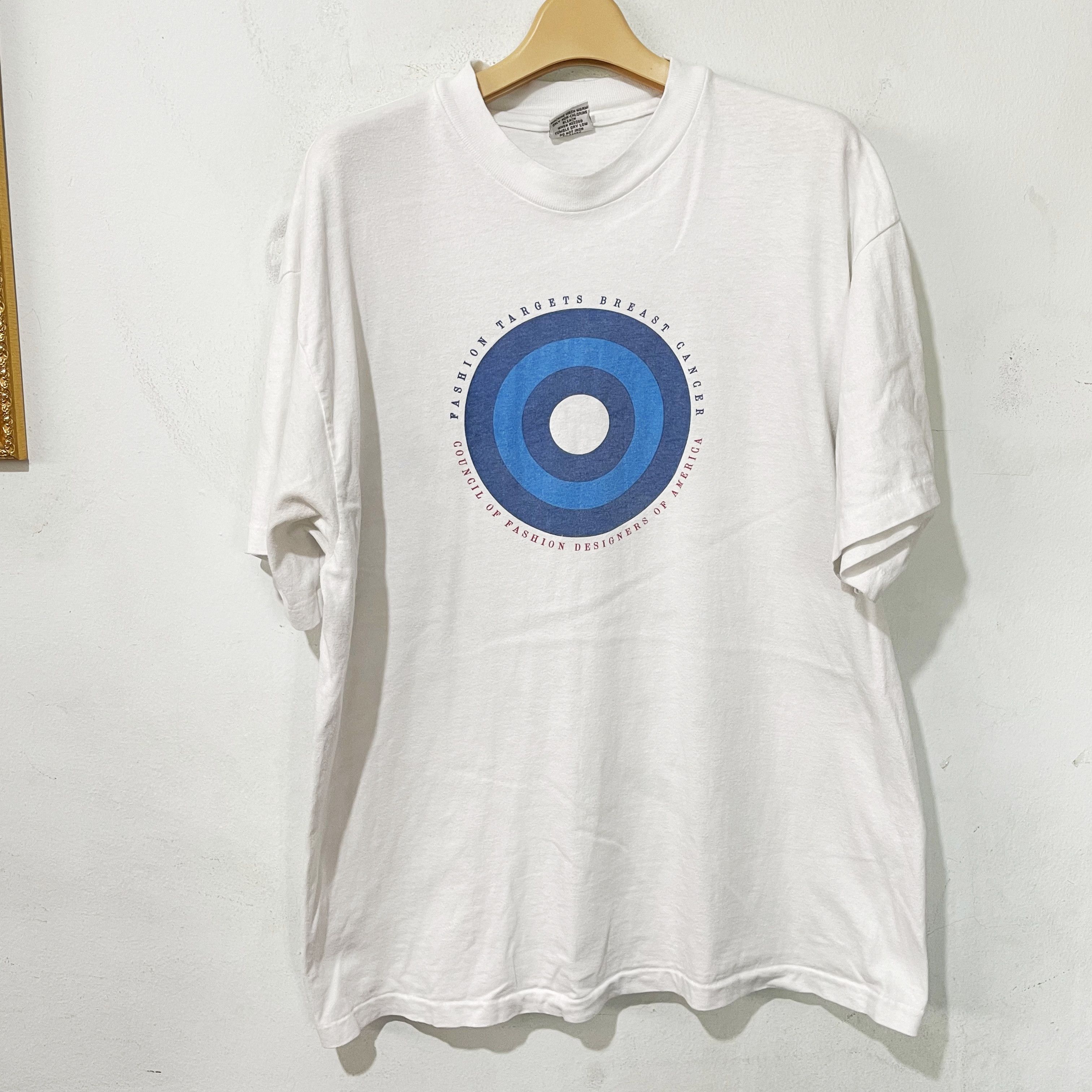 Vintage Vintage 90s Fashion Targets Breast Cancer T-Shirt Size US L / EU 52-54 / 3 - 1 Thumbnail
