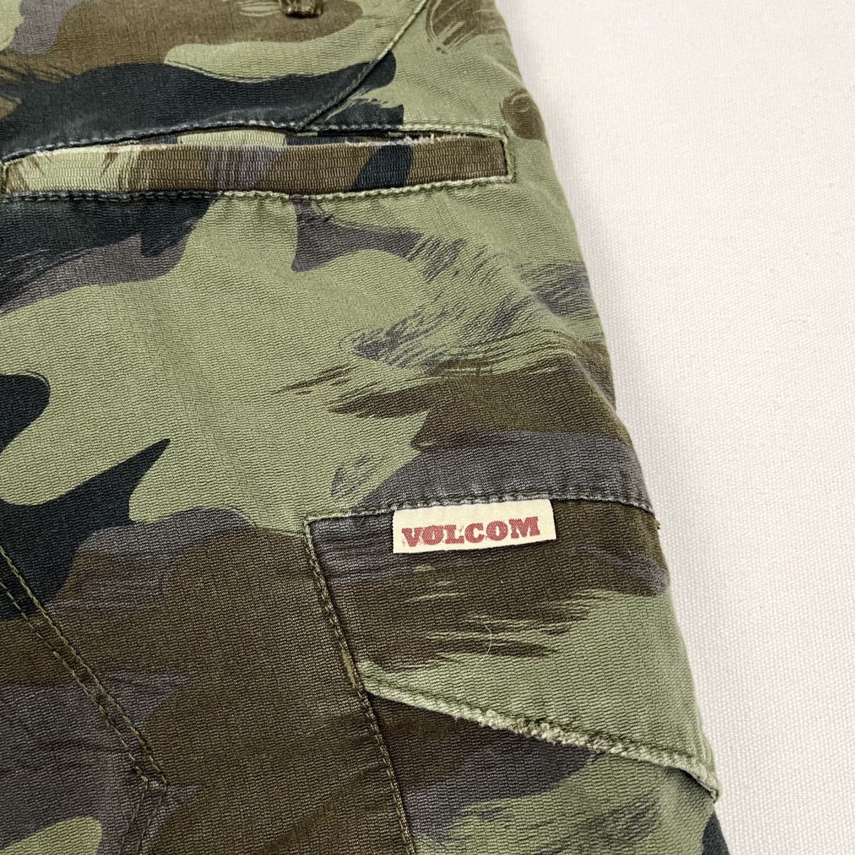 Volcom Volcom Shorts Cargo Scout Mens Size 28 x 9" Green Brown Camo Military Skater Y2K Size US 28 / EU 44 - 4 Thumbnail